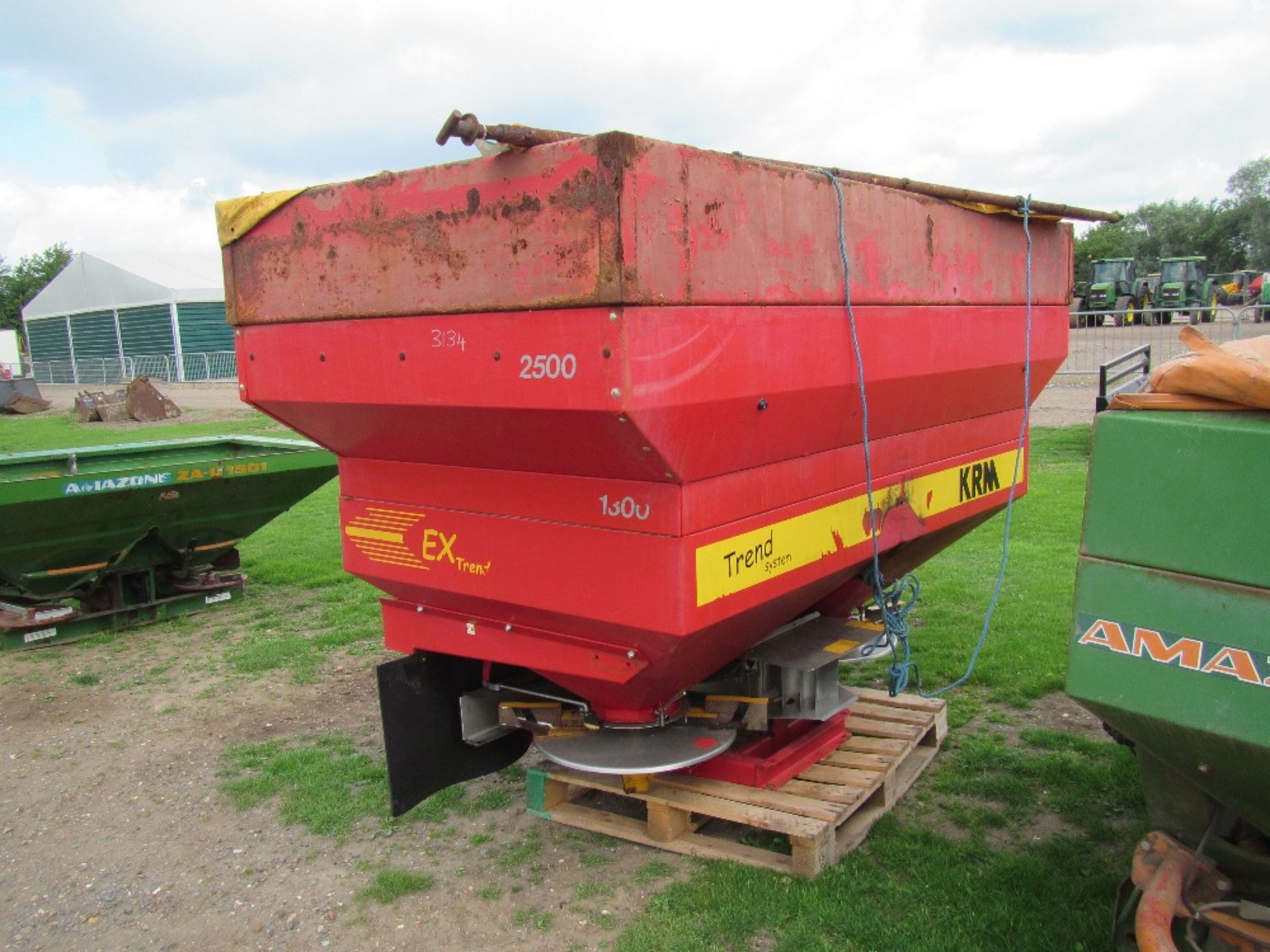 KRM ex Trend Fertiliser Spreader - Image 5 of 6