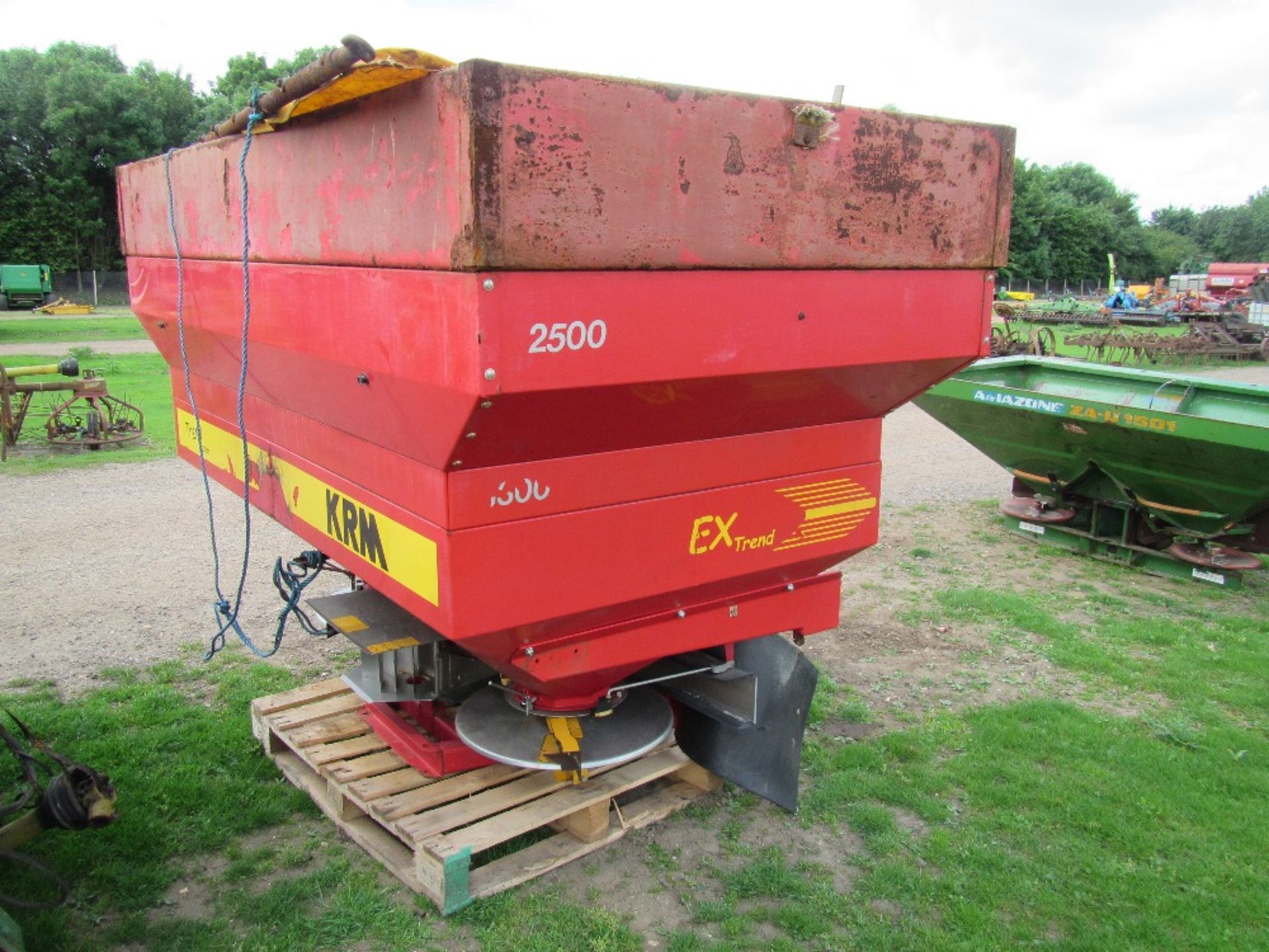 KRM ex Trend Fertiliser Spreader - Image 4 of 6