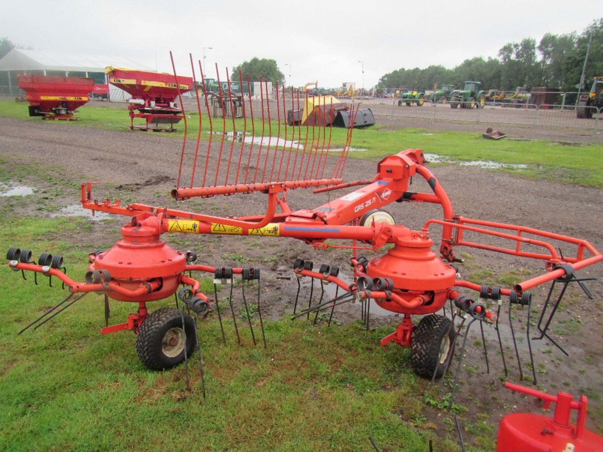 2008 Kuhn GRS25N Twin Rotor Hay Tedder - Image 2 of 4