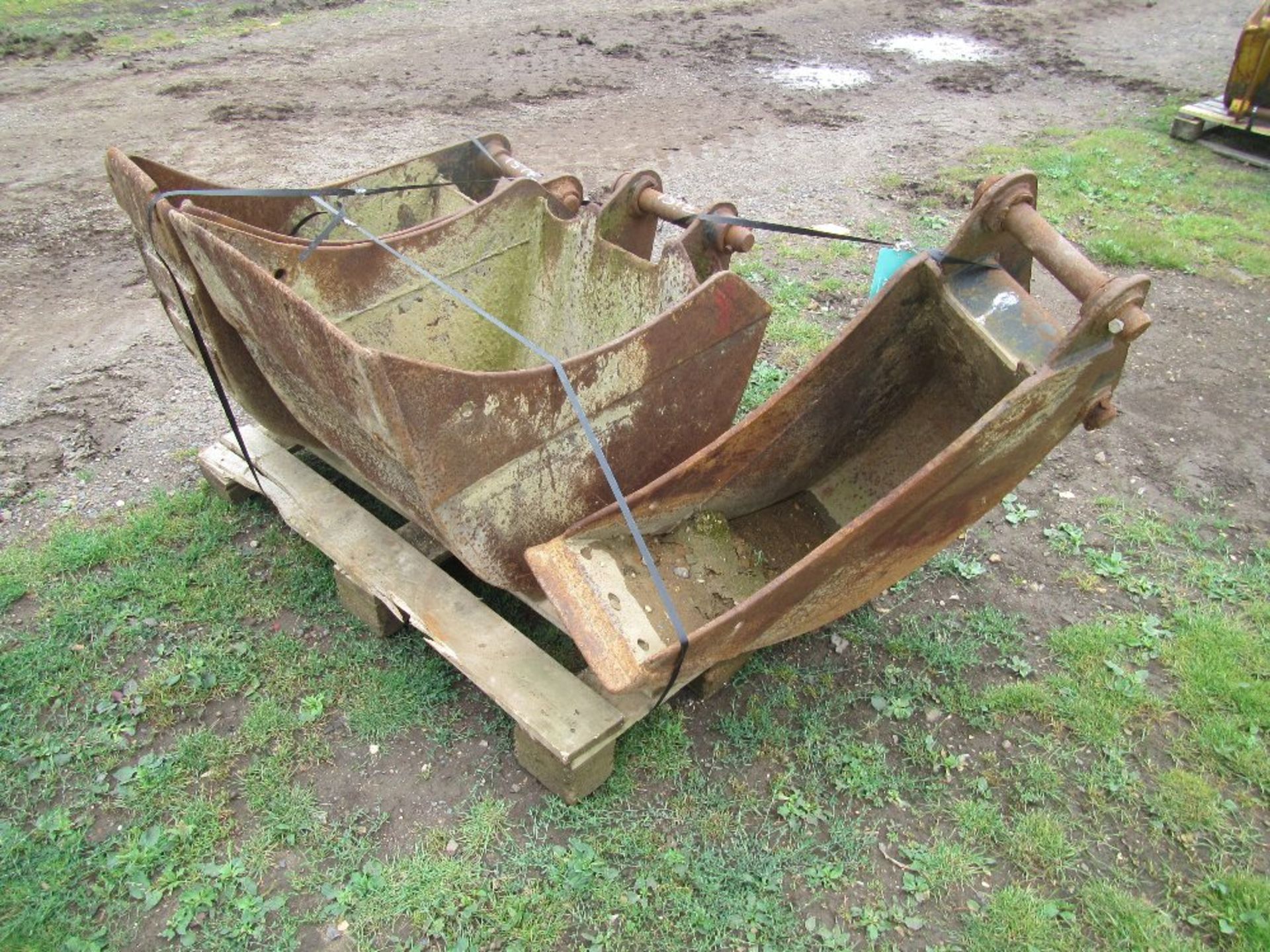 JCB 3CX 24in, 12in, 10in Digging Buckets - Image 3 of 4