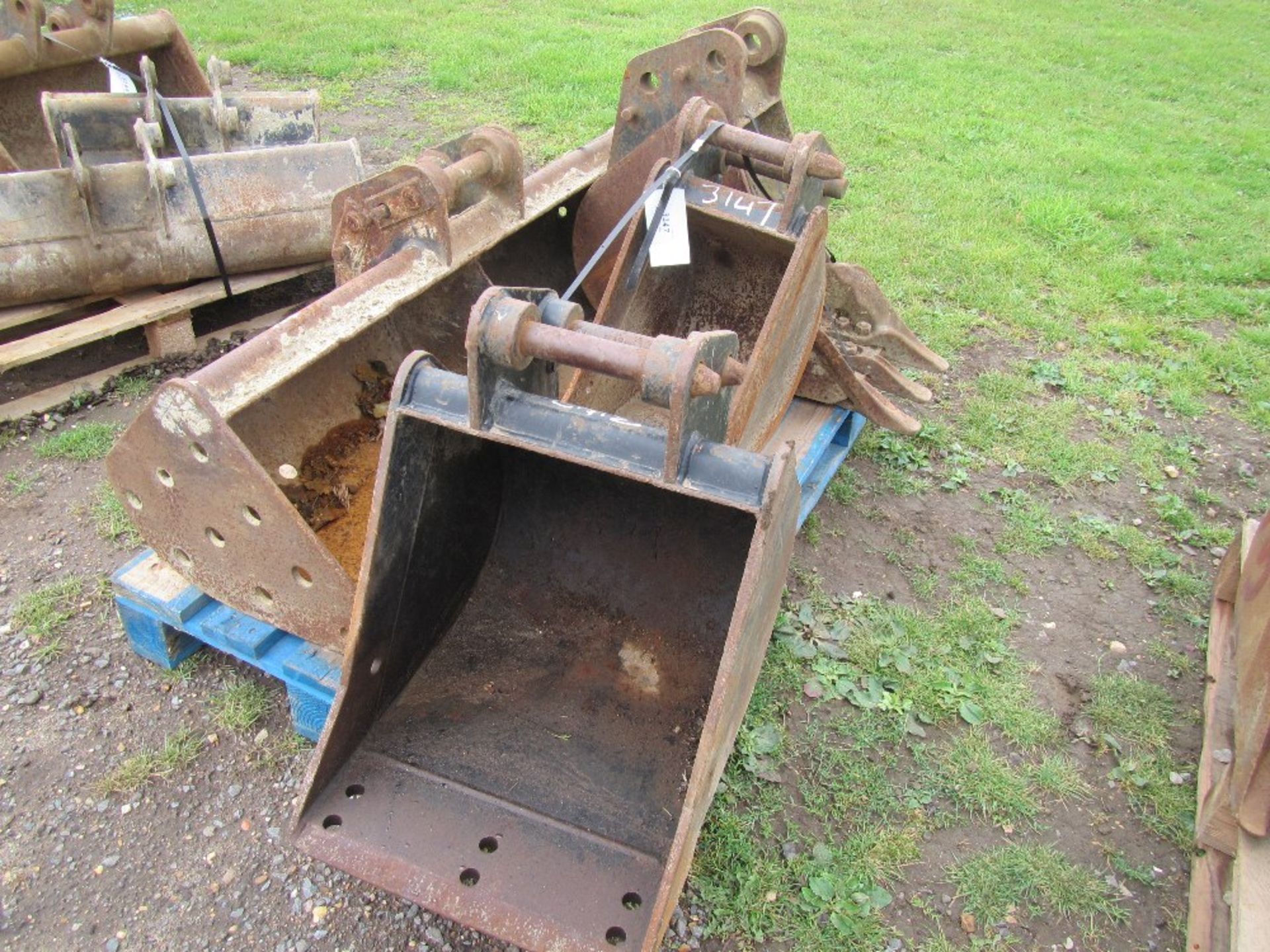 JCB 3CX 18in, 11in, 11in Buckets - Image 4 of 4