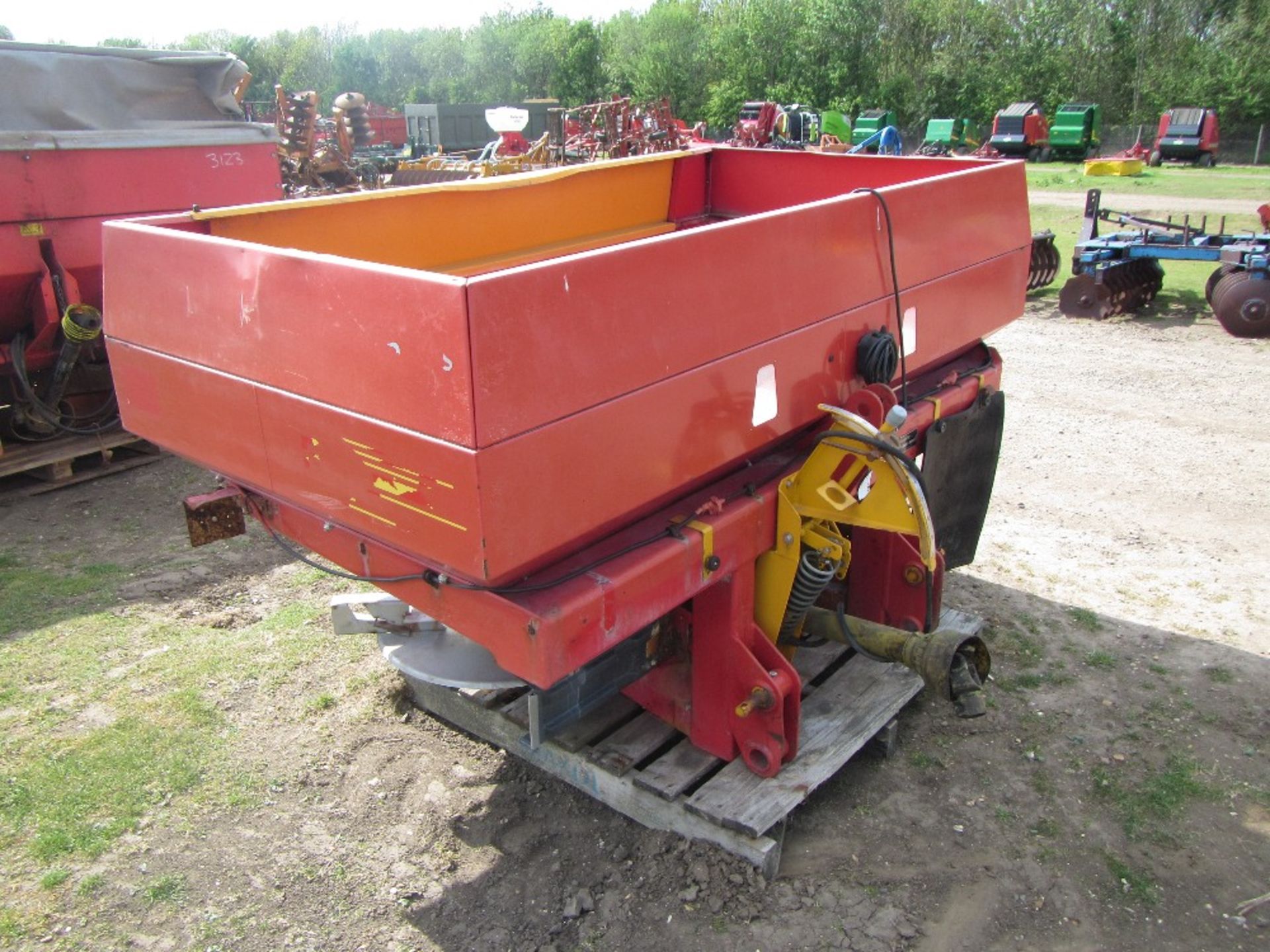 KRM Bogbelle Ex Fertiliser Spreader - Image 3 of 6