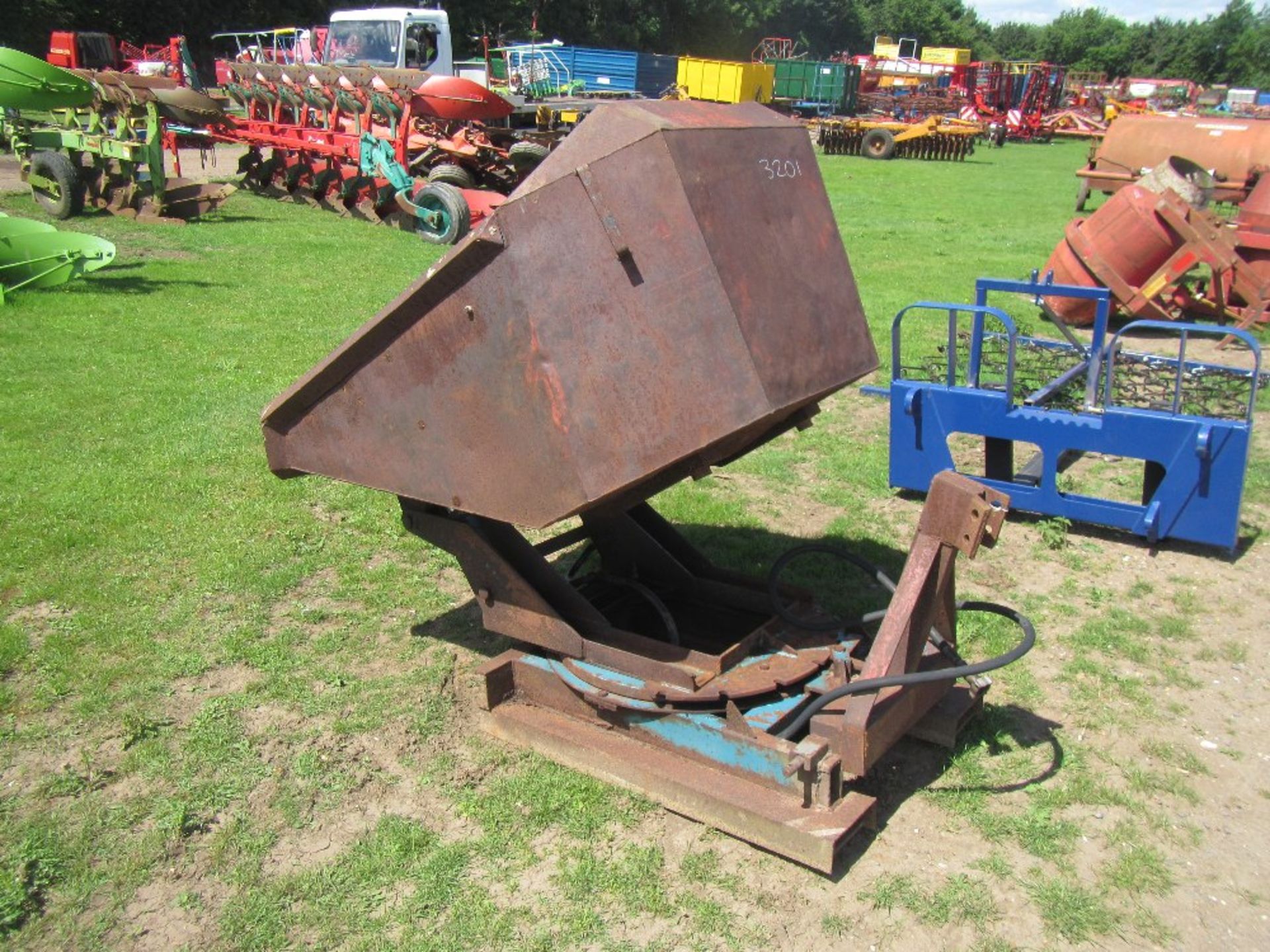 Swivel and Tip Dumper Skip Attachment for Forklift Telehandler, 3 point linkage