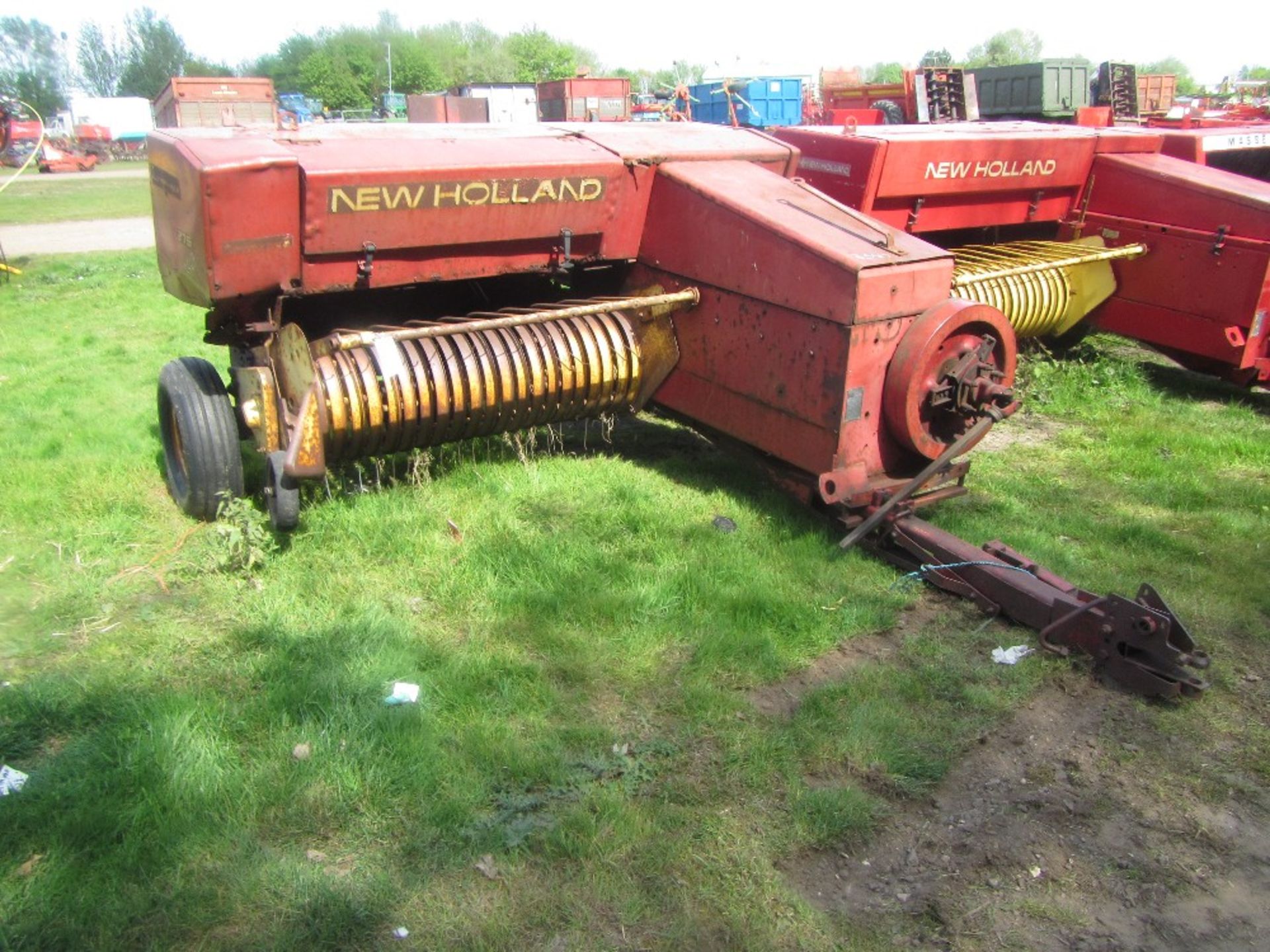 New Holland 276 Conventional Baler