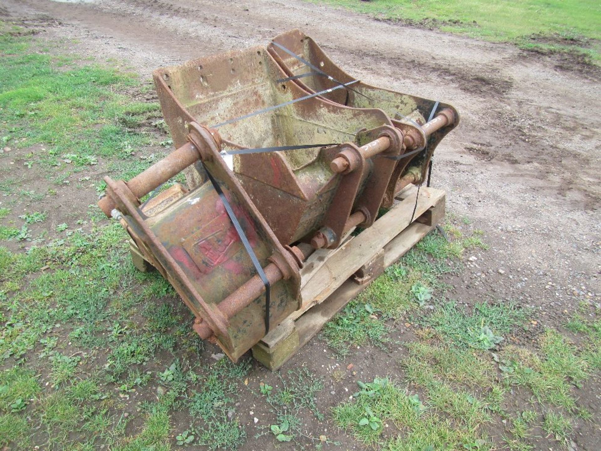 JCB 3CX 24in, 12in, 10in Digging Buckets - Image 2 of 4