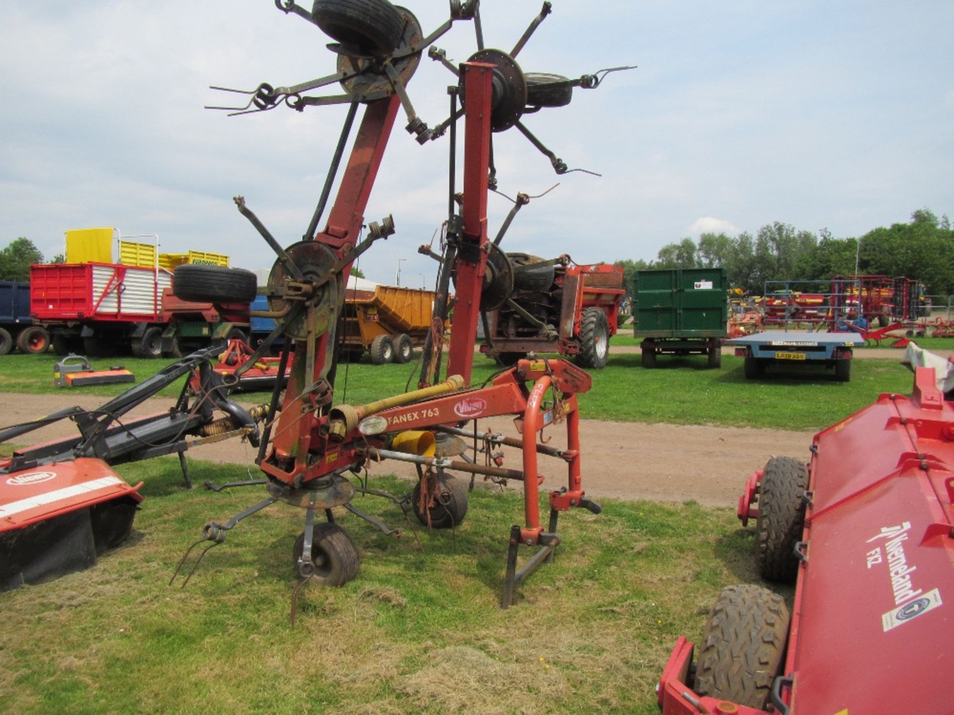 Vicon 6 Rotor Hydraulic Folding Tedder - Image 2 of 4