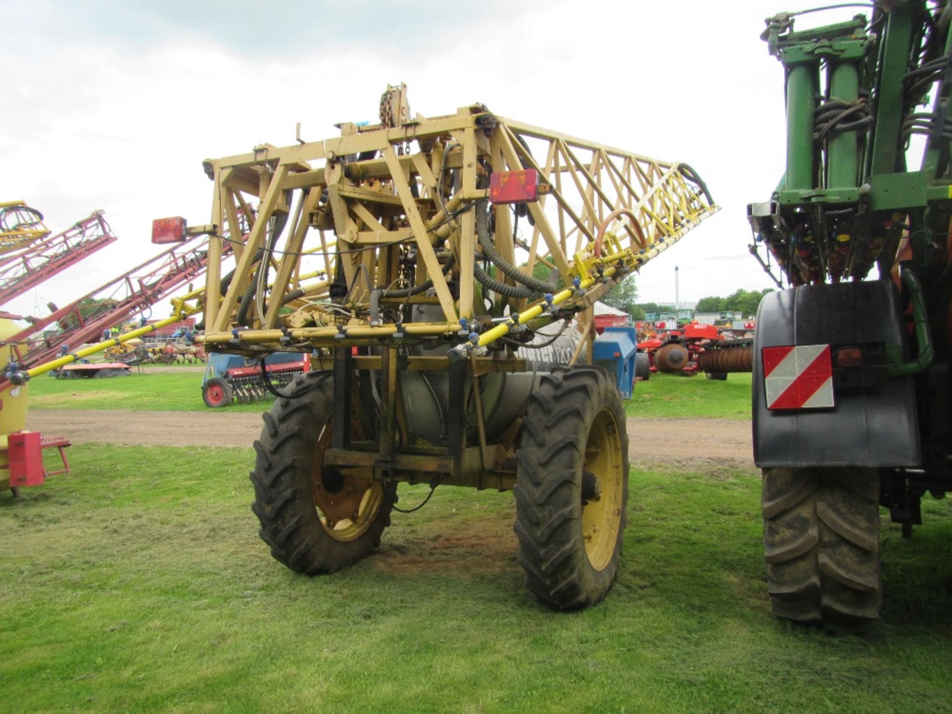 Chafer 2000ltr Sprayer c/w 24m booms - Image 2 of 5