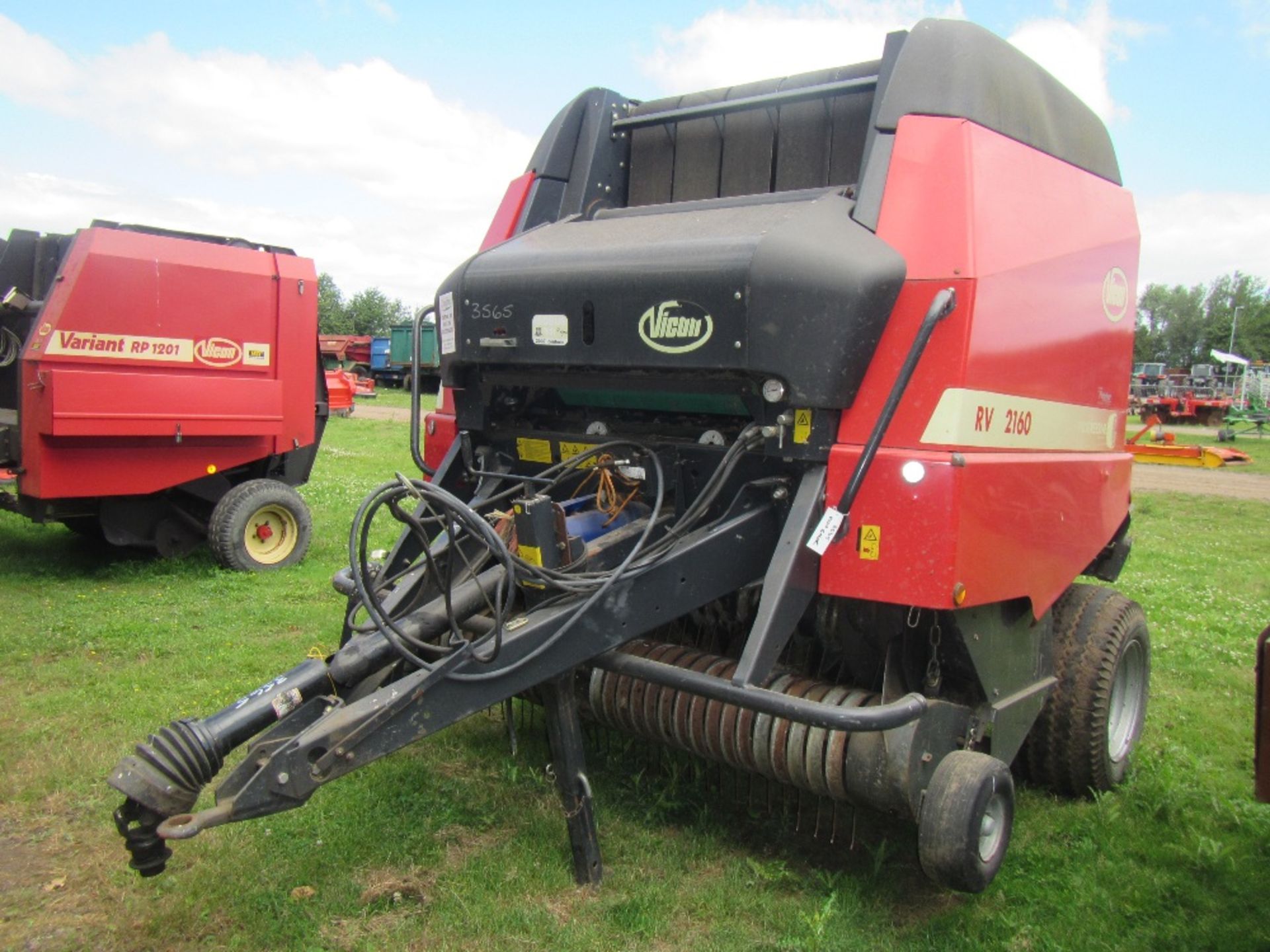 2008 Vicon RV2160 Round Baler straight from farm - Image 2 of 6