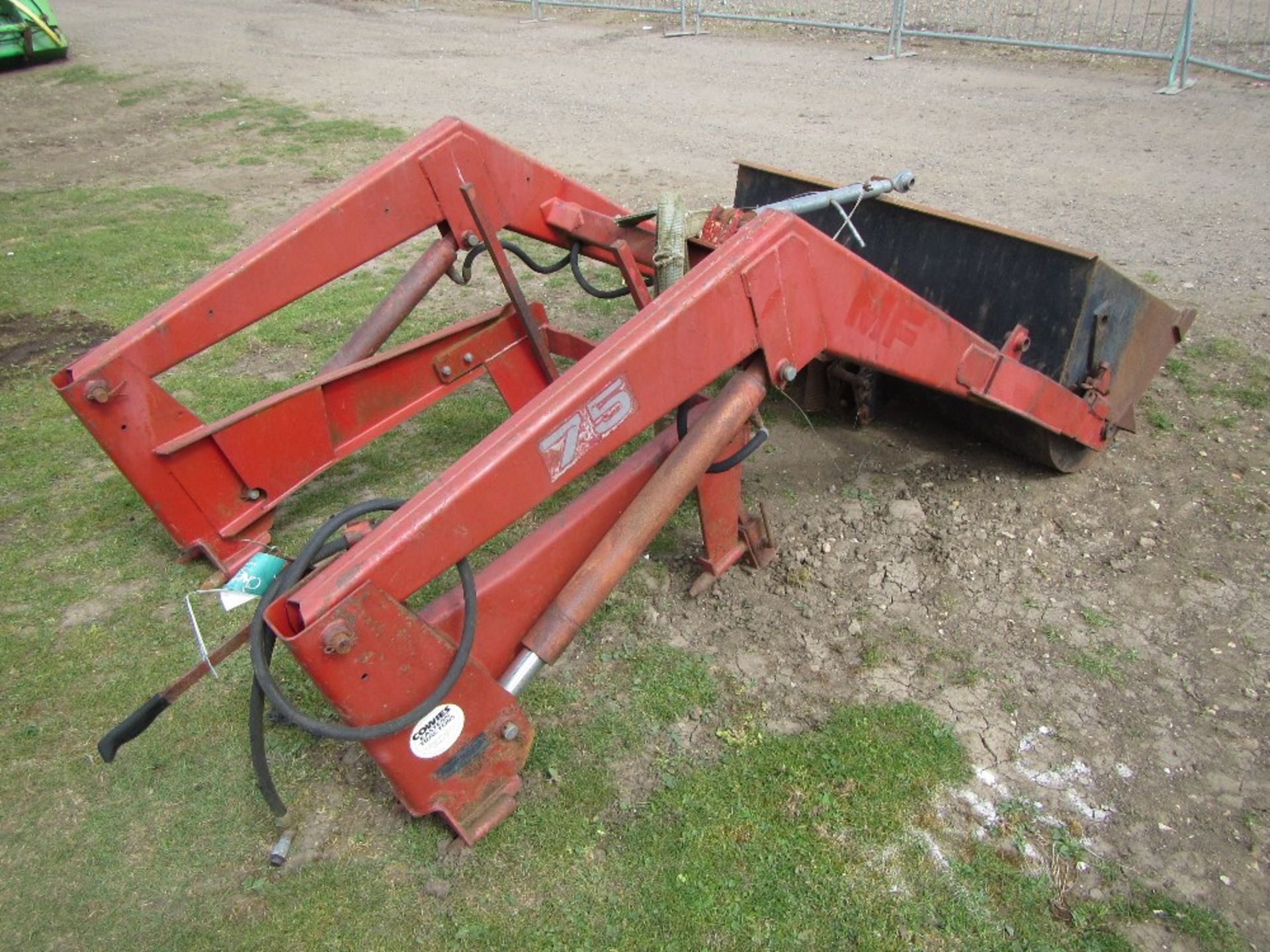 Massey Ferguson Loader - Image 2 of 5