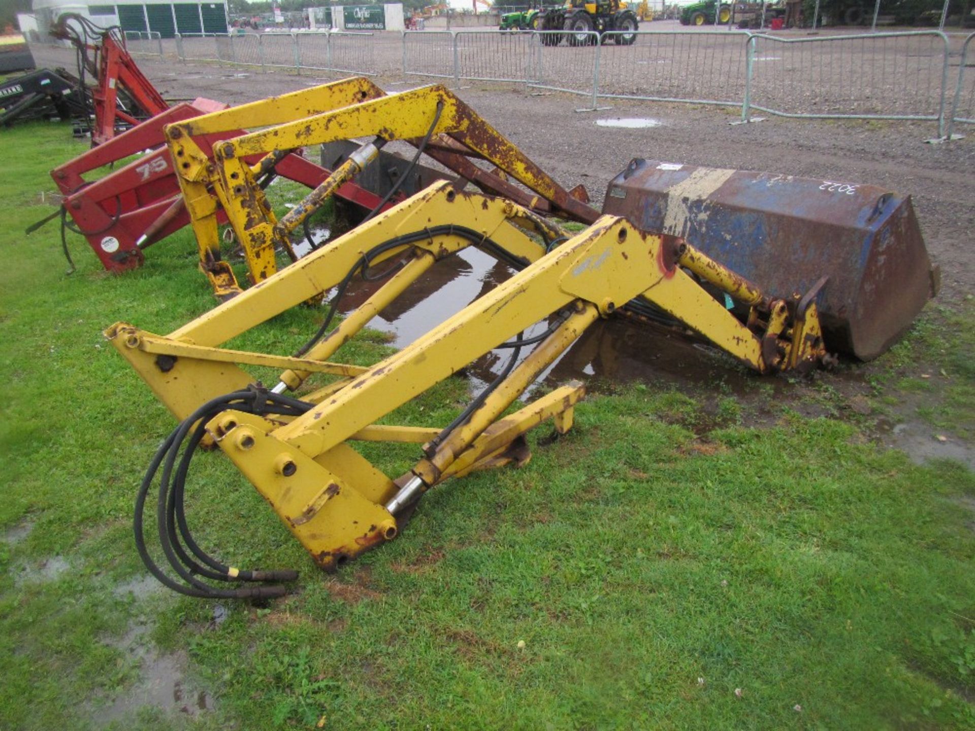 Bomford Front Loader & Bucket - Image 2 of 5