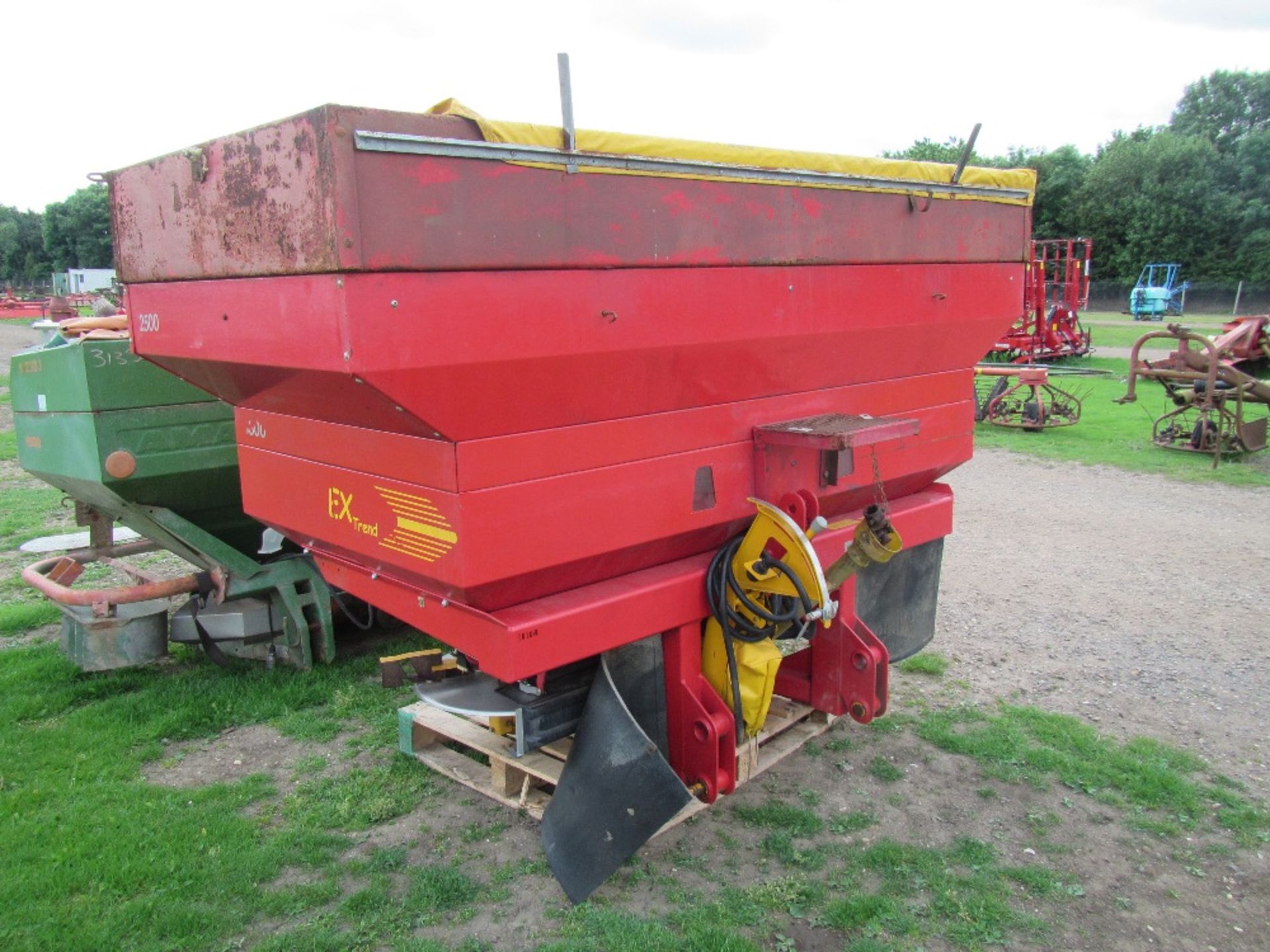 KRM ex Trend Fertiliser Spreader - Image 3 of 6