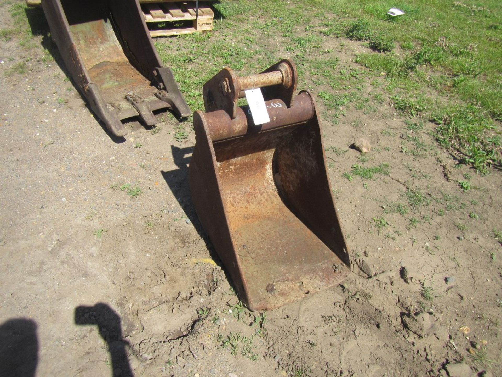 JCB 17in Trenching Bucket UNRESERVED LOT - Image 2 of 2