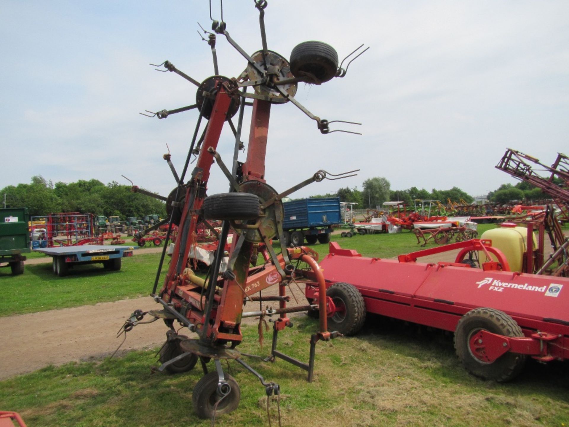 Vicon 6 Rotor Hydraulic Folding Tedder - Image 3 of 4