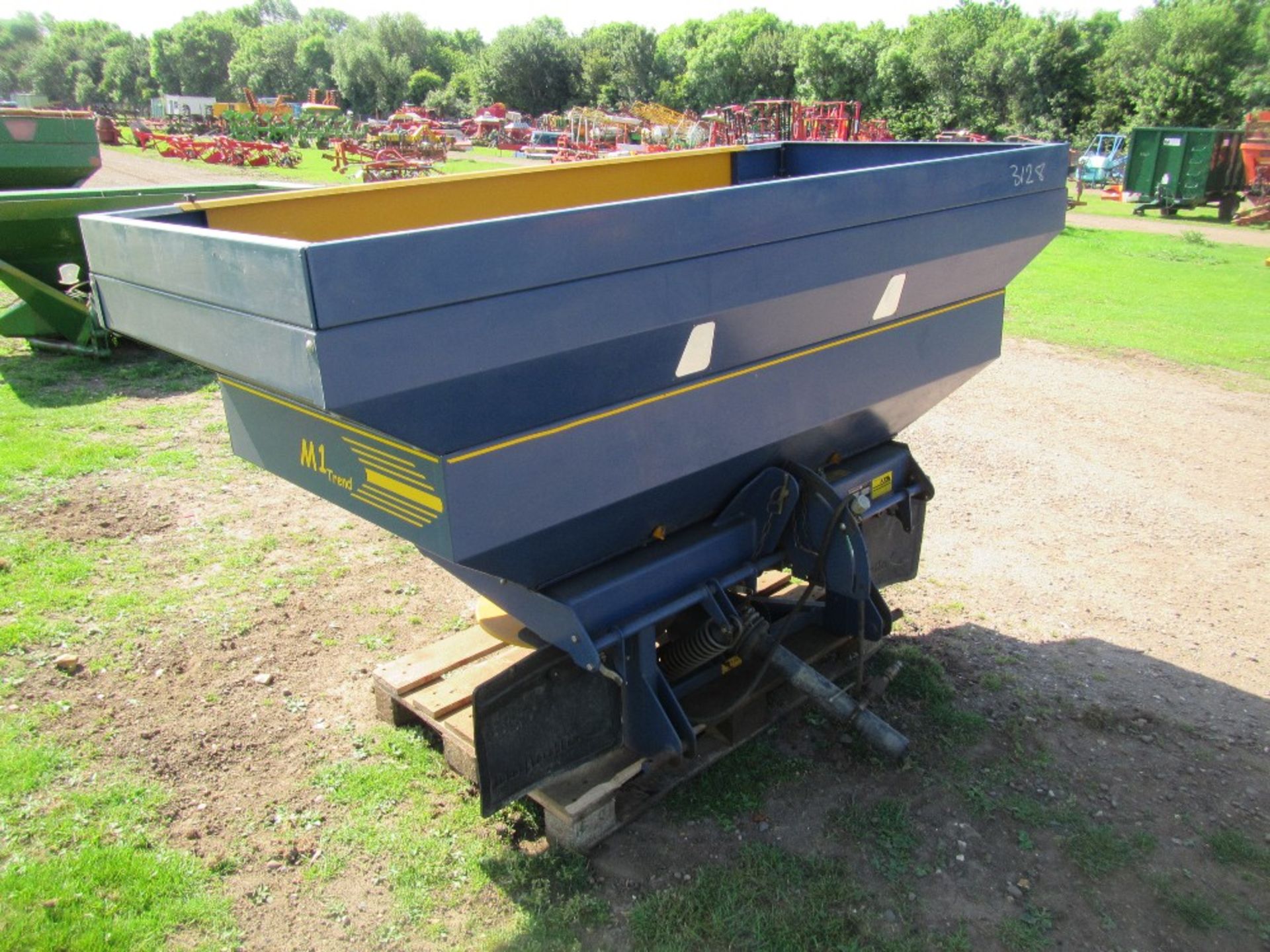 KRM Fertiliser Spreader - Image 2 of 5