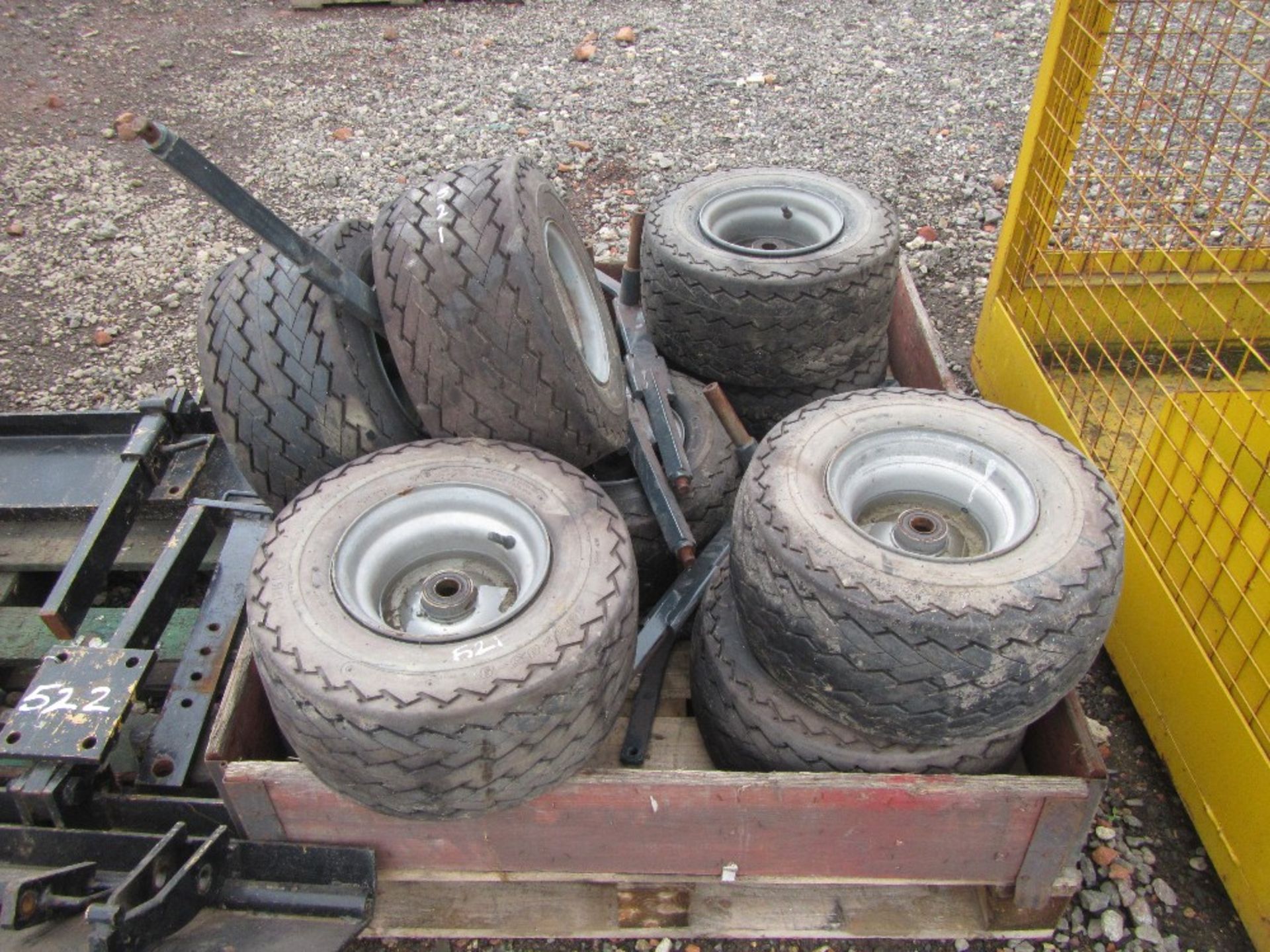 18.5x8.5x8 Wheels, Tyres & Axles