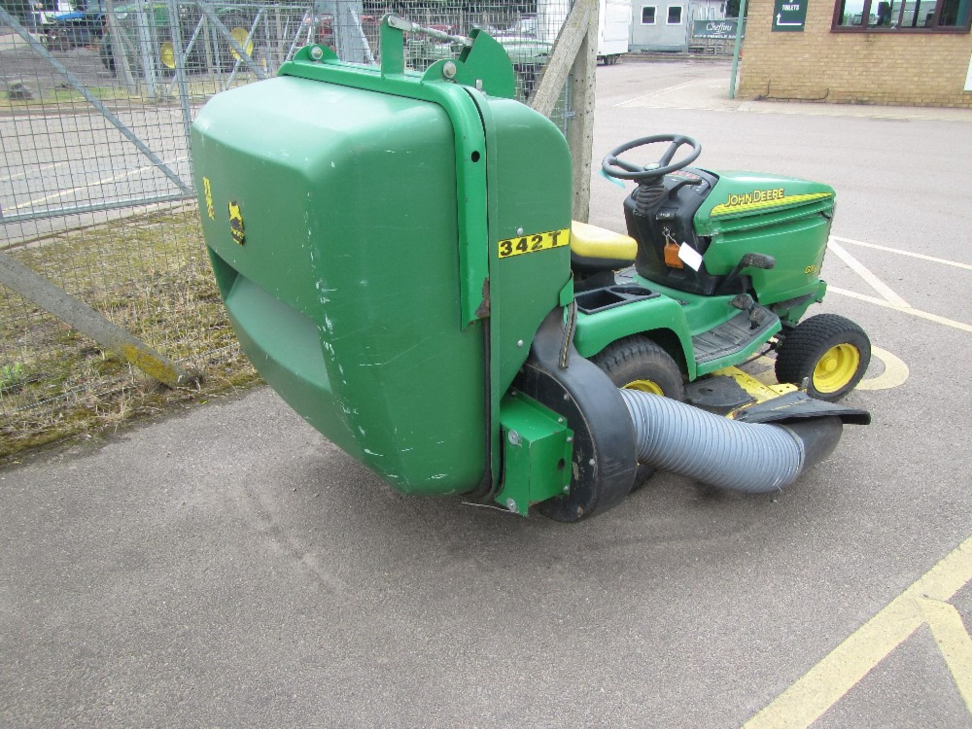 John Deere 355GX Mower c/w 347 collector - Image 3 of 4