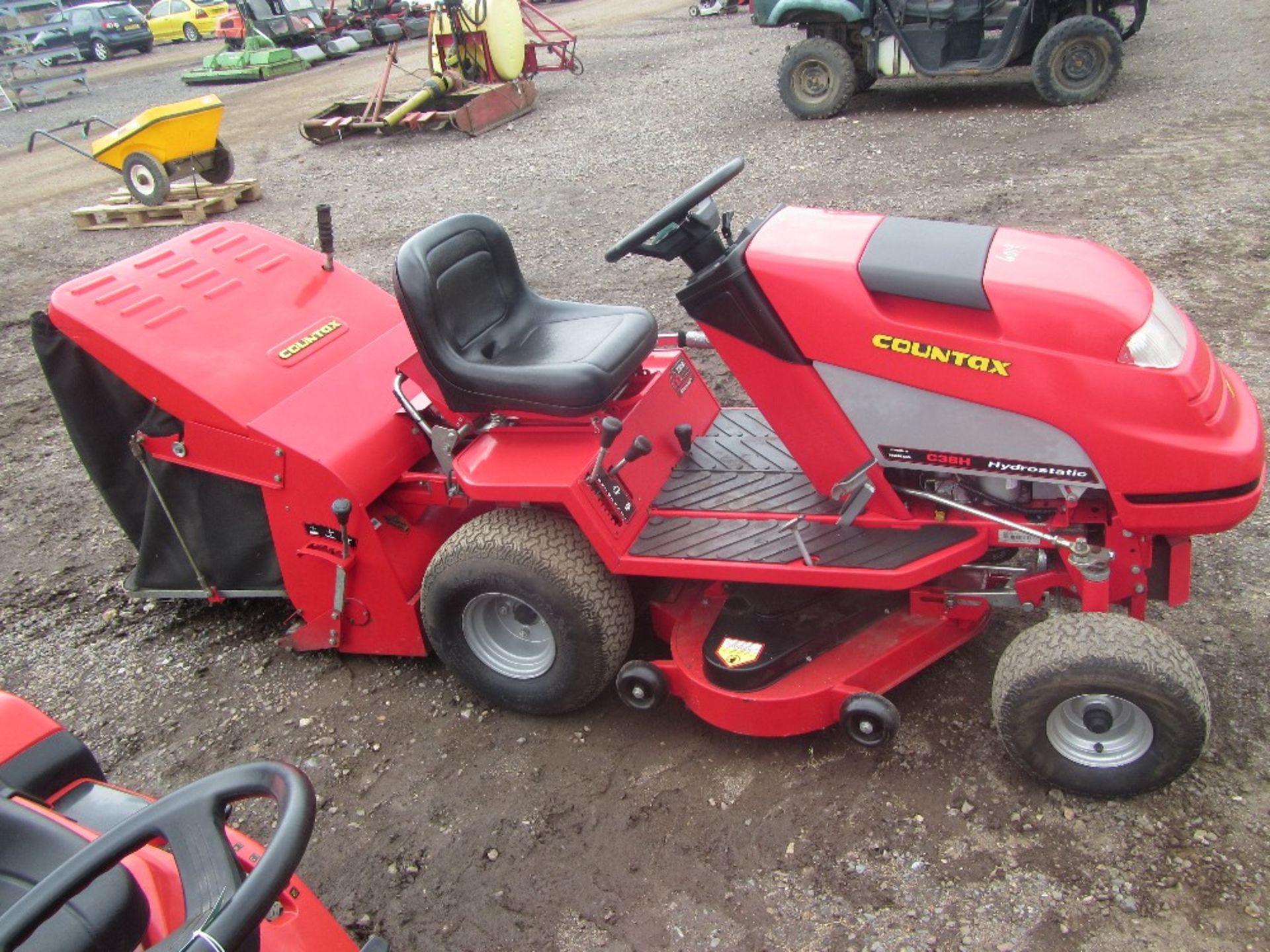 Countax C38H Ride on Mower c/w collector - Image 2 of 3