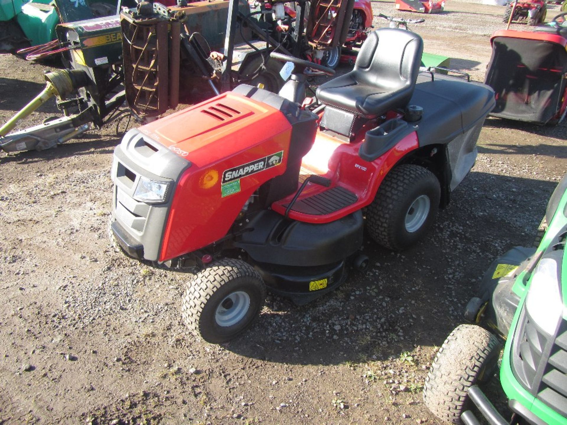 Snapper Rpx100 Ride on Mower c/w rear collector 38in deck Hours: 21