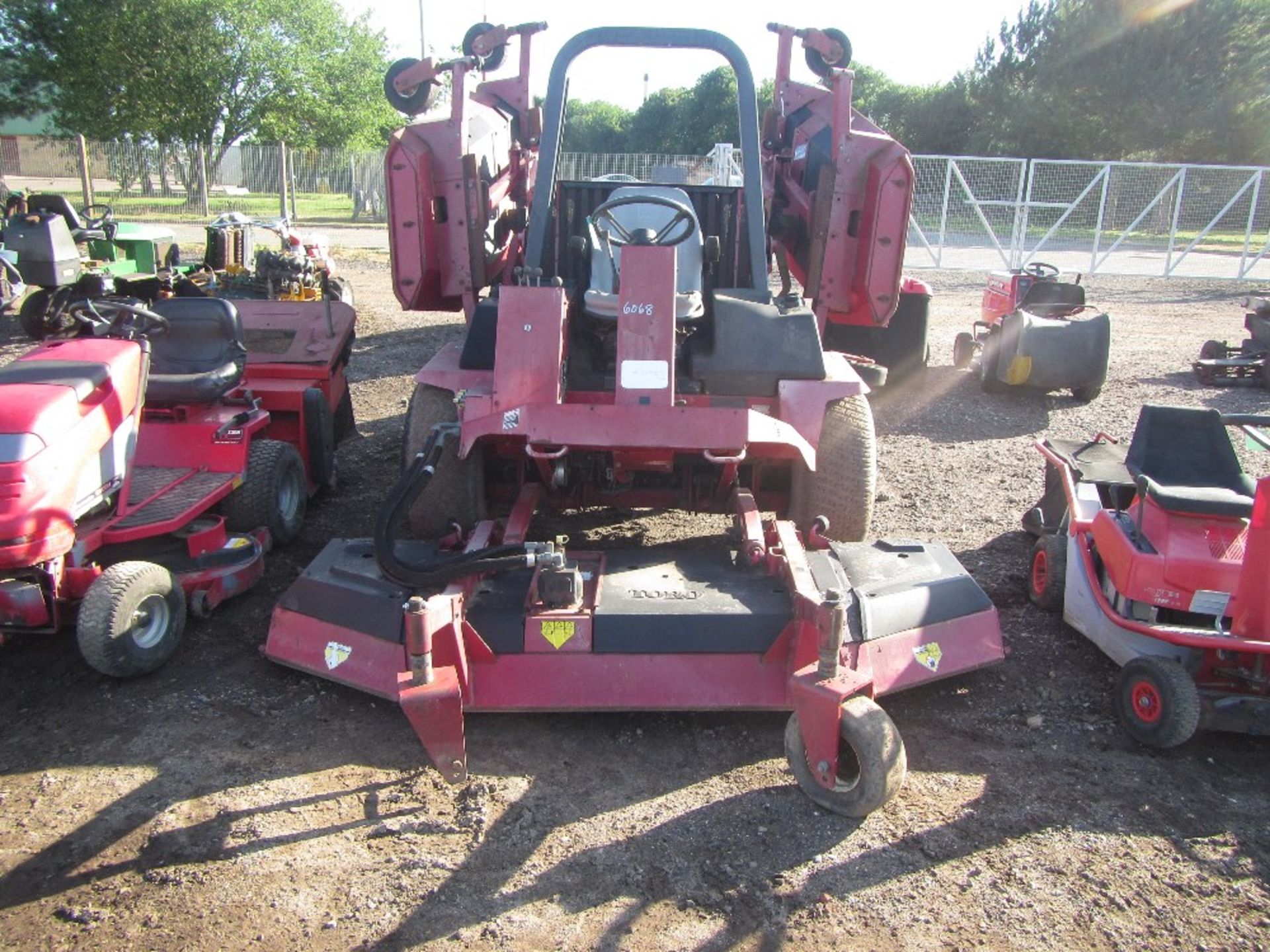 Toro GM580D Triple Mower - Image 2 of 7