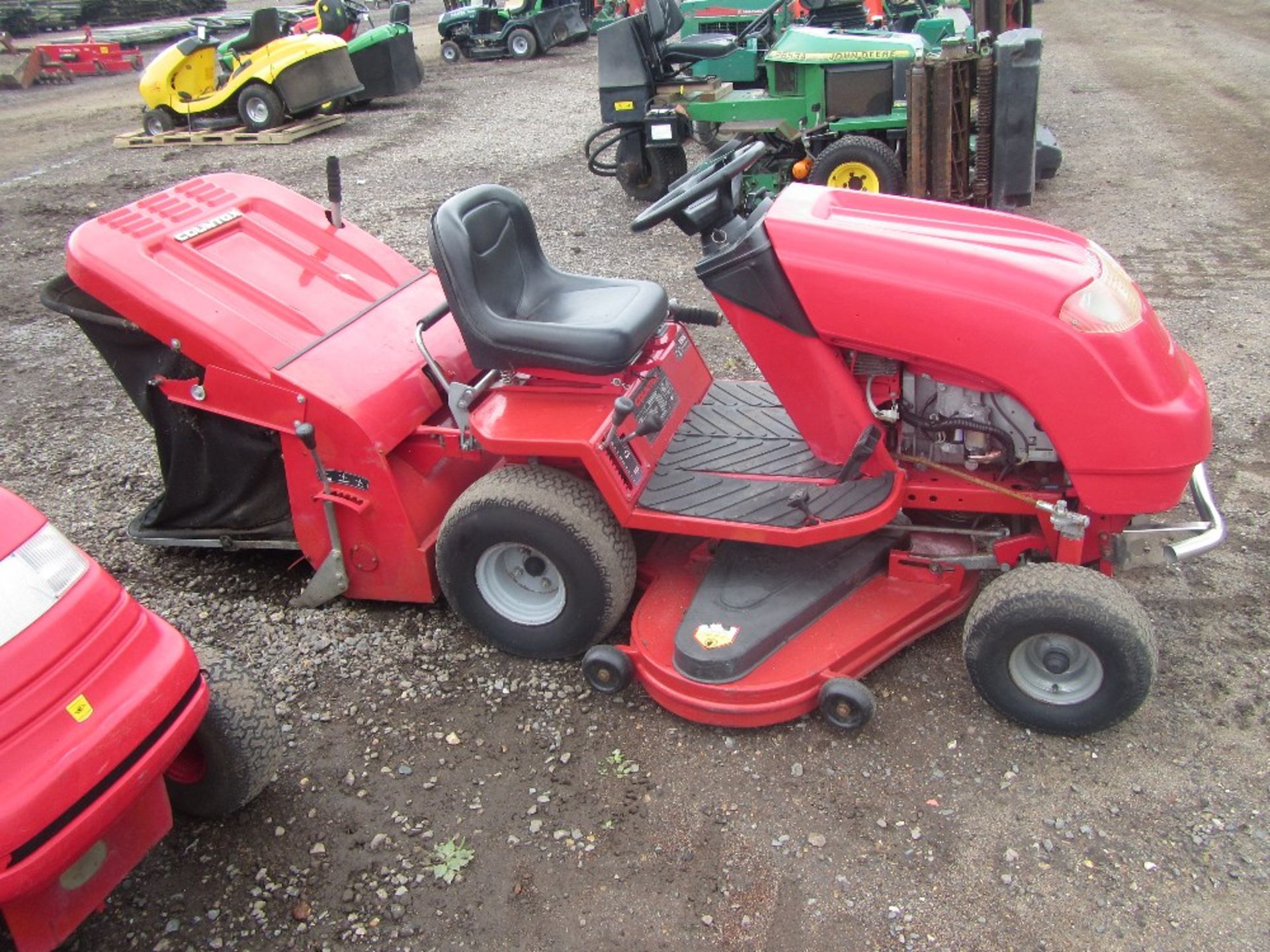 Countax C800H Ride on Mower c/w sweeper & collector - Image 2 of 3