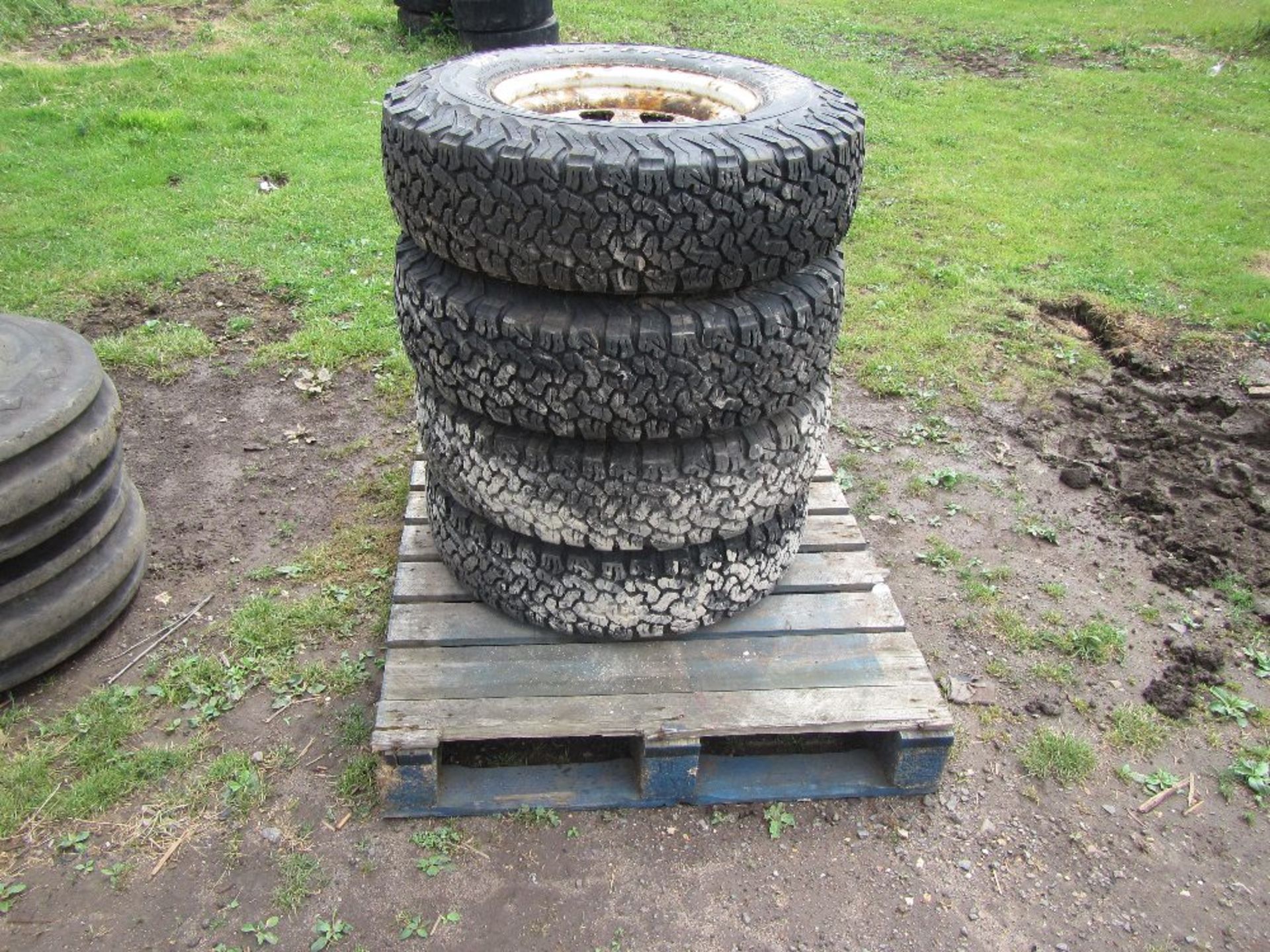 Land Rover Defender Wheels/Tyres - Bild 3 aus 3