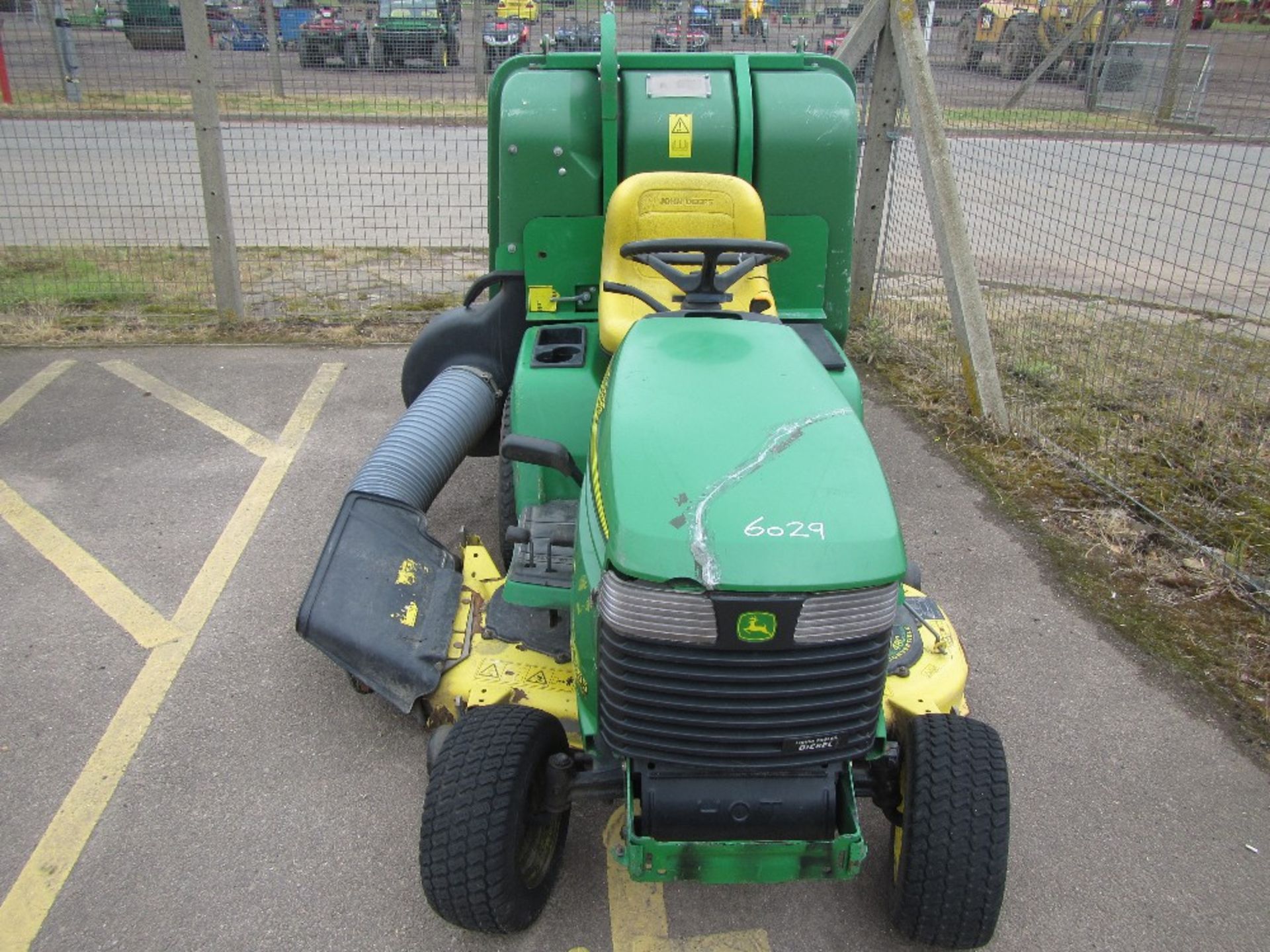 John Deere 355GX Mower c/w 347 collector - Image 4 of 4