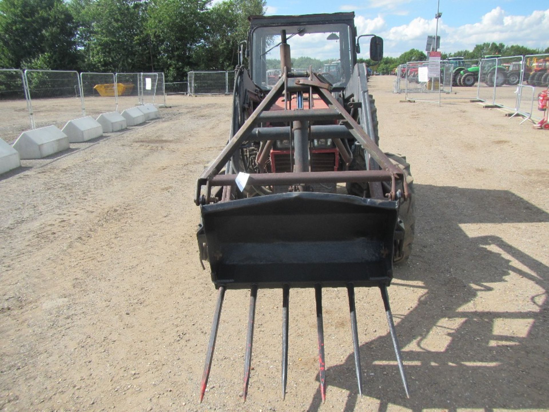 1988 International 685 4wd Tractor c/w Quicke 2000 loader - Image 2 of 16