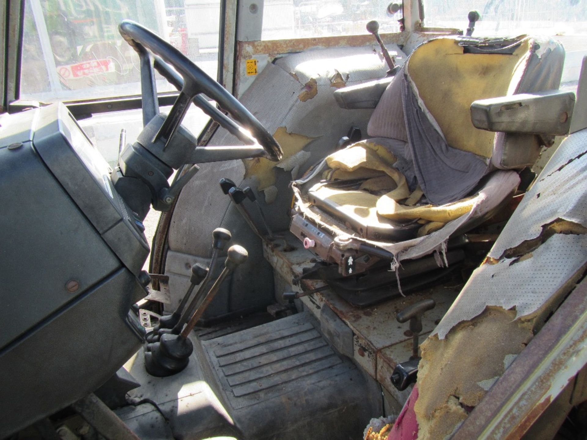 Massey Ferguson 390 4x4 Tractor c/w Massey Ferguson loader Reg. No. G161 PBV - Image 5 of 6