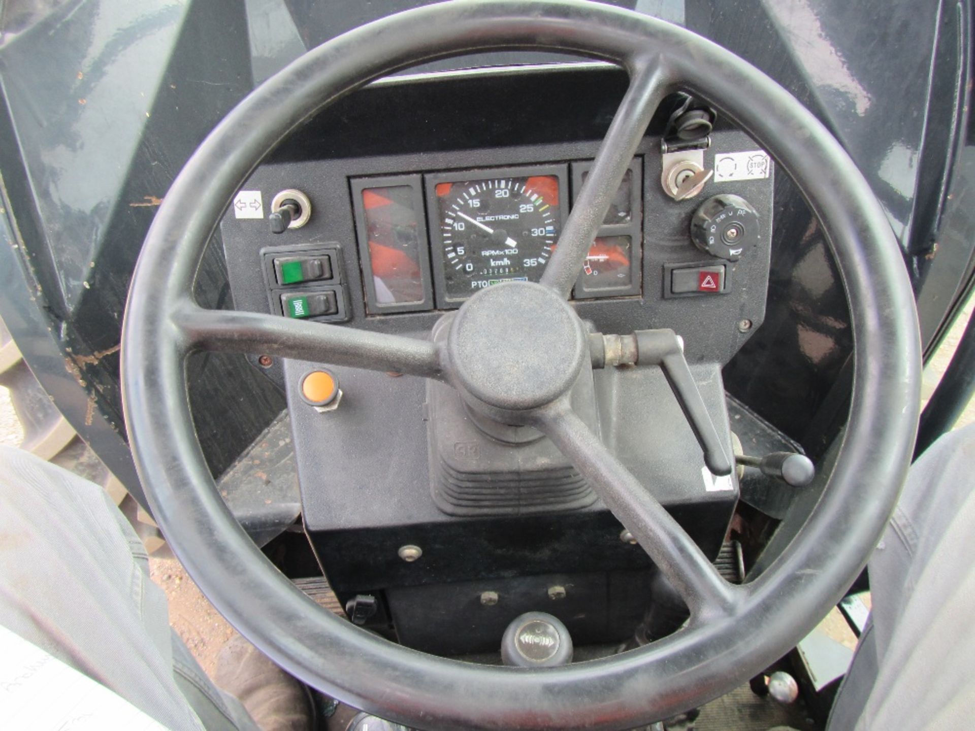Kilworth Valiant 500 AR TC Tractor c/w touring cab & reverse driven Hours: 3407 - Image 13 of 15