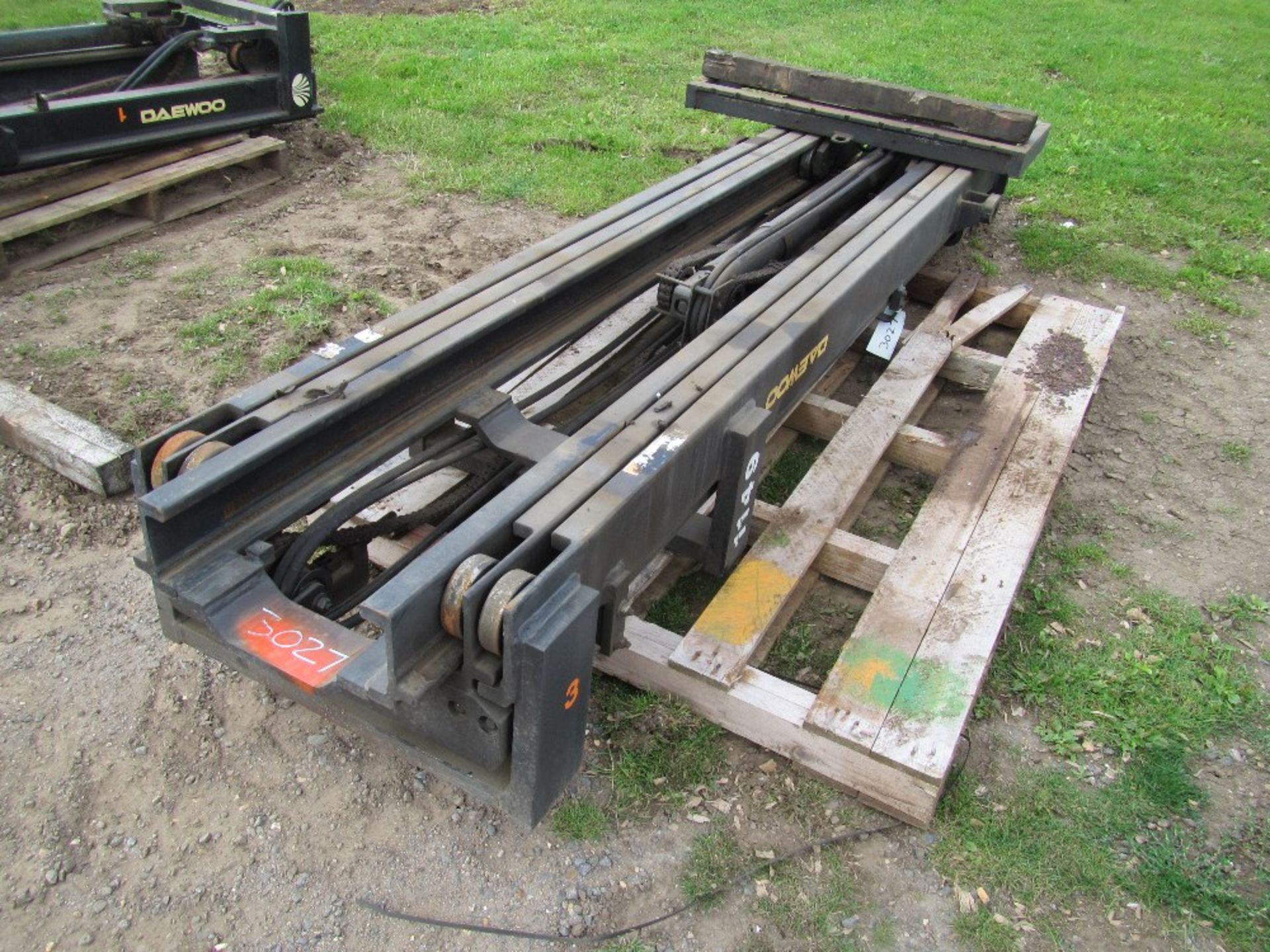 Forklift Mast/Carriage - Image 4 of 4