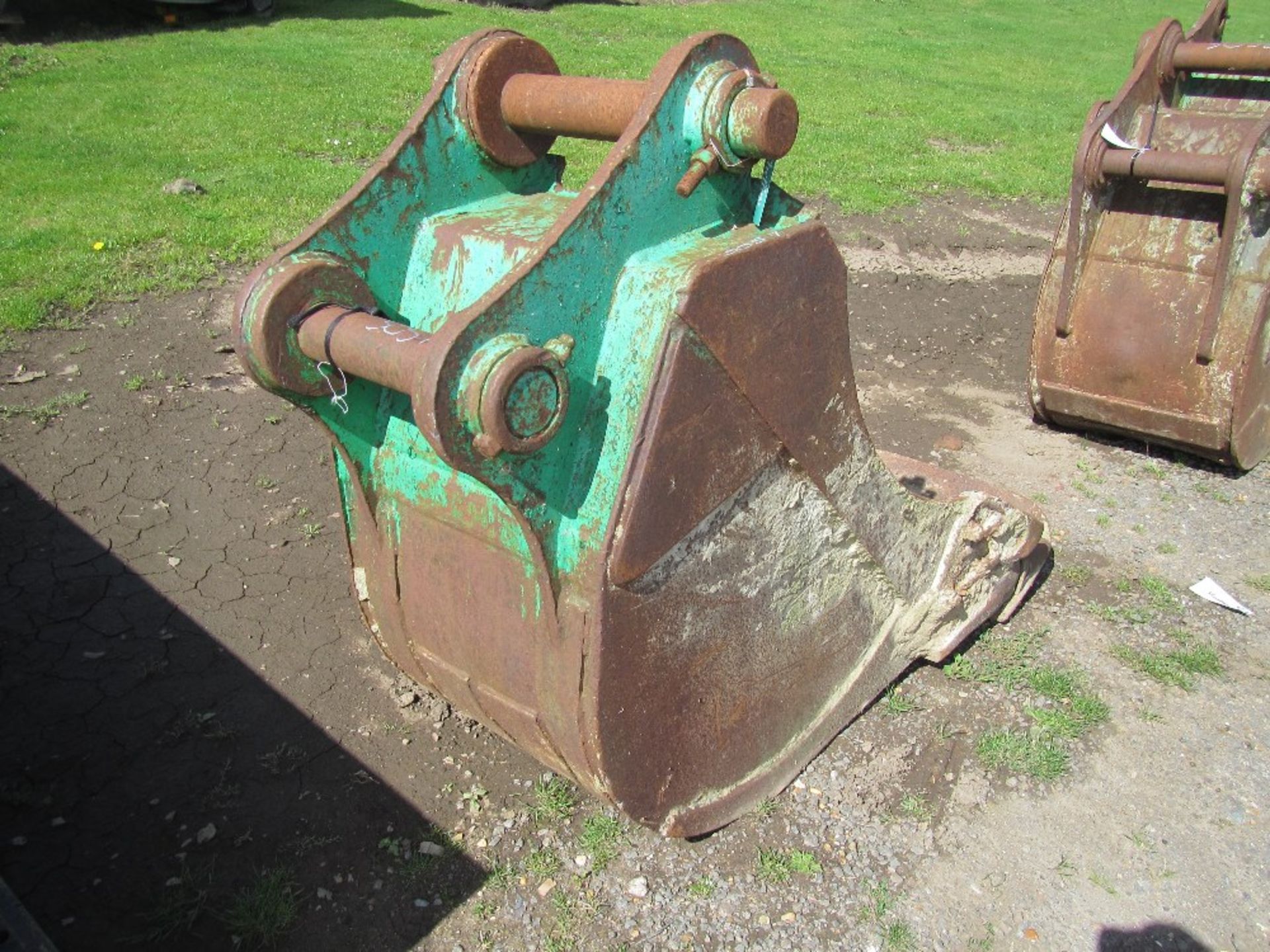 Excavator Bucket c/w 80mm Pins