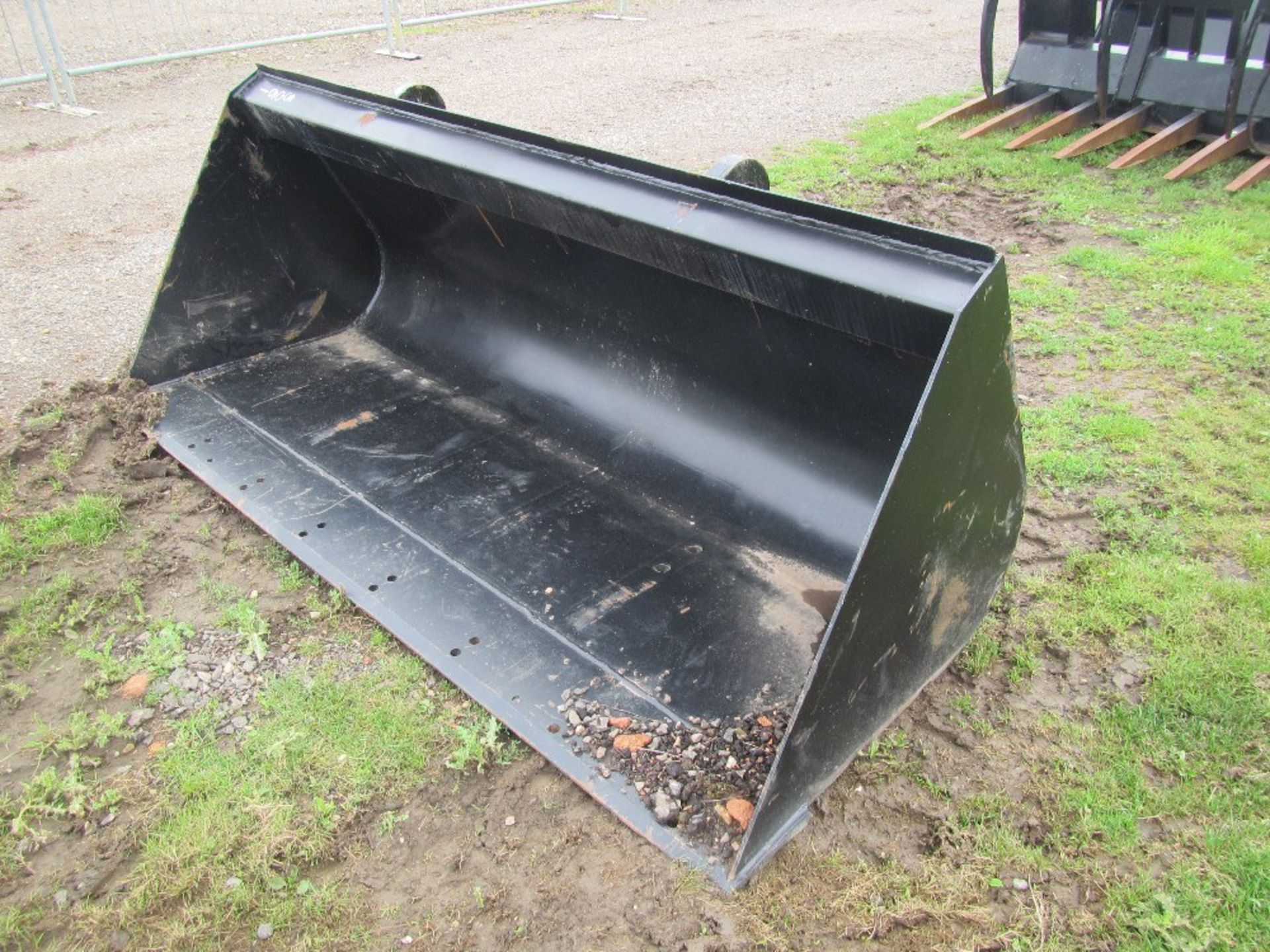 Strickland JCB GP Bucket Unused Ser. No. 28412-18S - Image 4 of 6