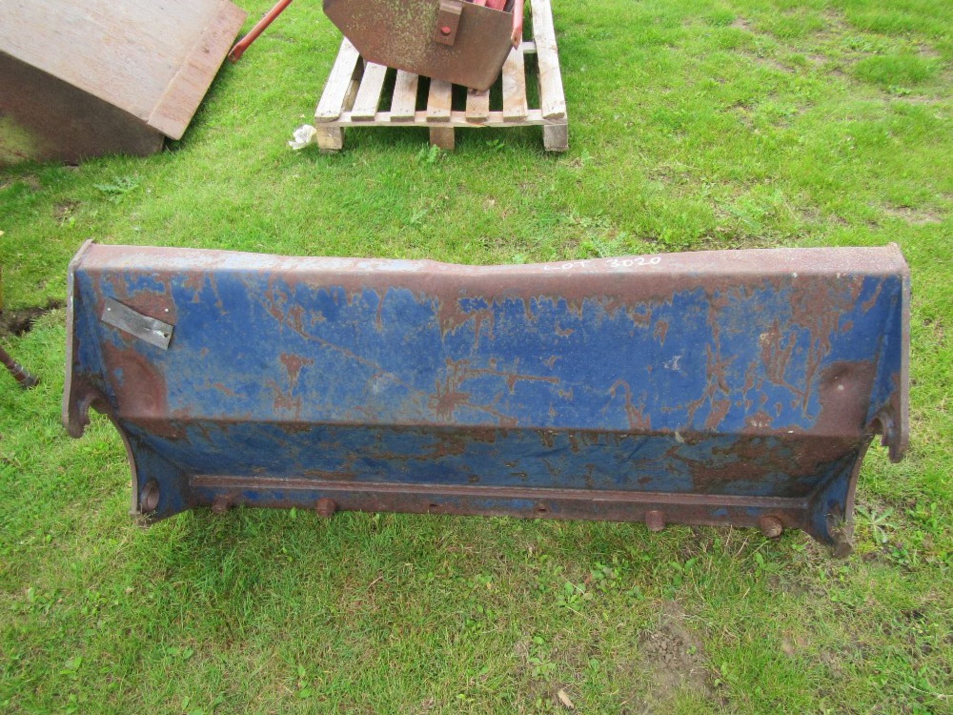 Bomford Power Tip Loader and Bucket to fit IH 574 - Image 4 of 7