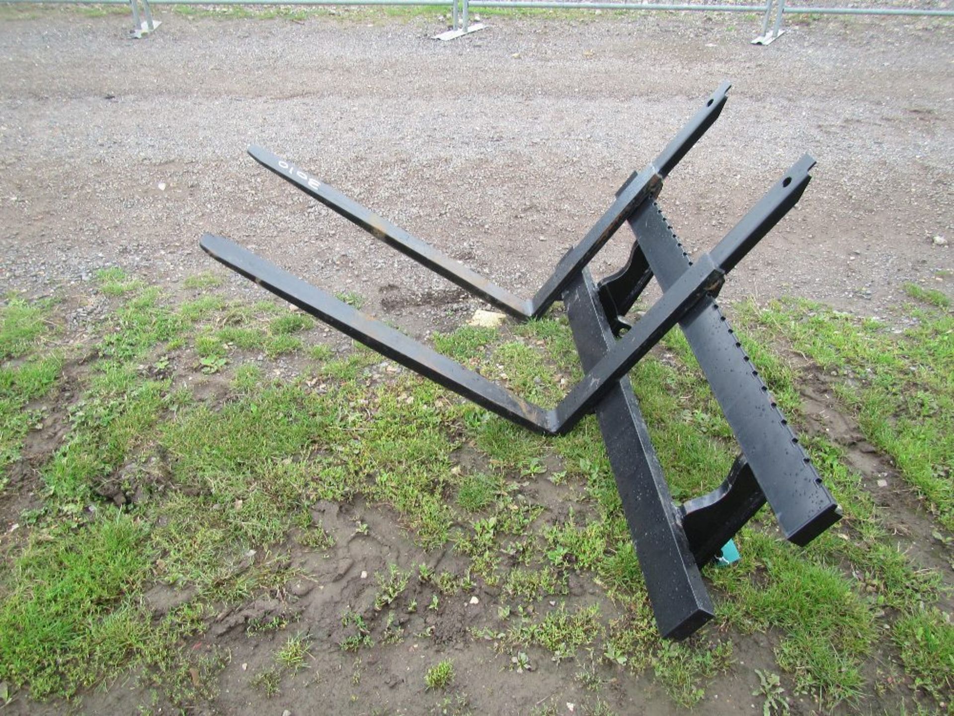 Quicke Pallet Forks c/w carriage, no.3 brackets - Image 4 of 7