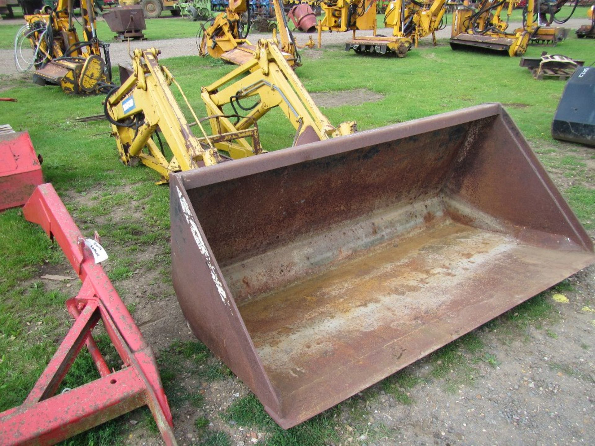 Bomford Power Tip Loader and Bucket to fit IH 574