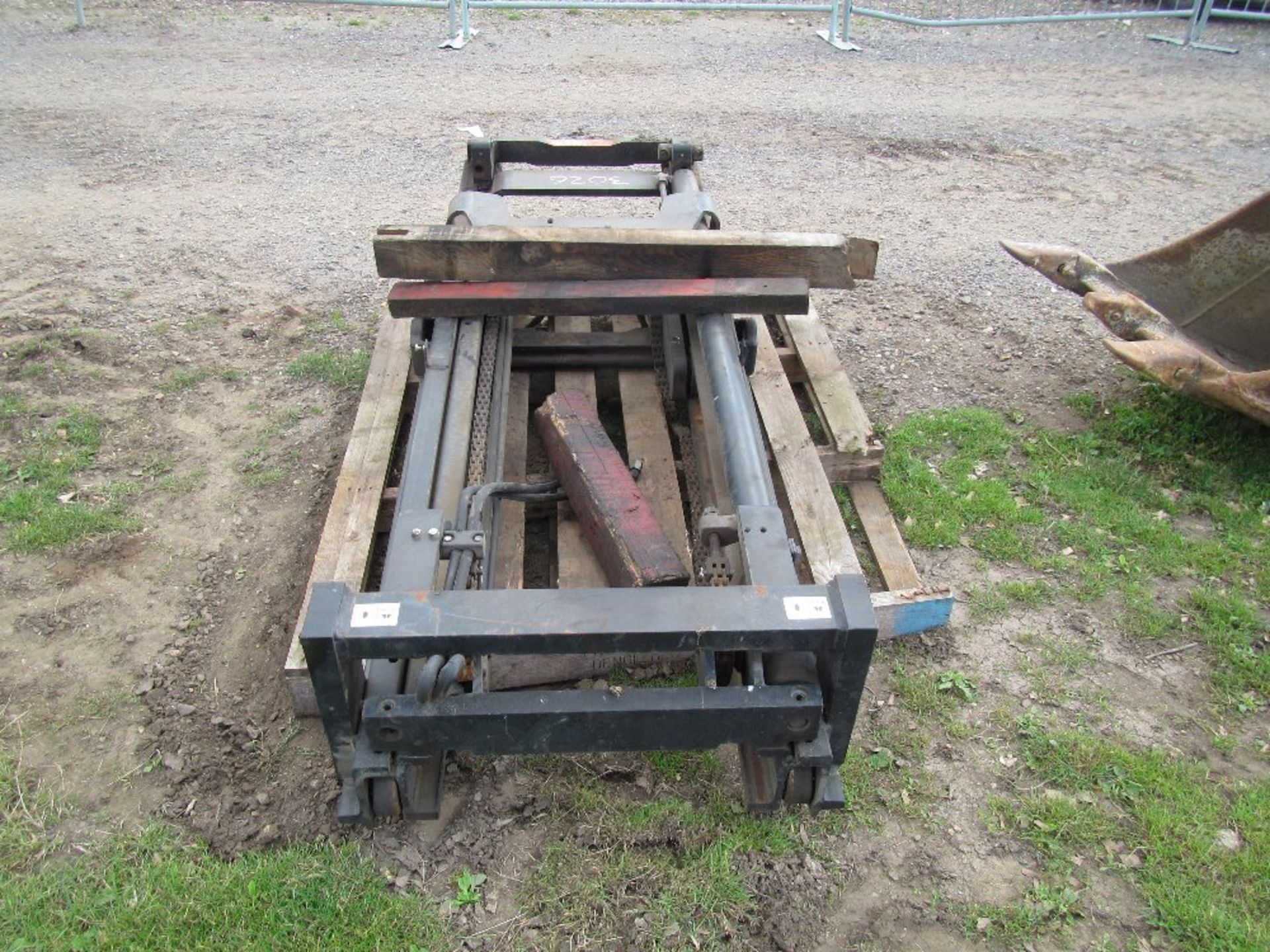 Forklift Mast/Carriage - Image 3 of 5