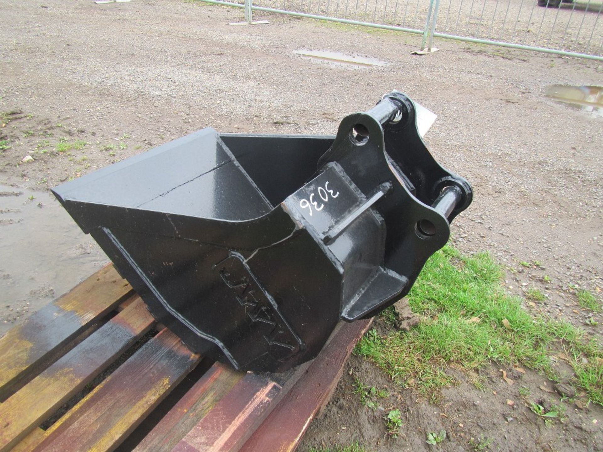 2ft Digging Bucket for 8 Ton Machine - Image 3 of 6