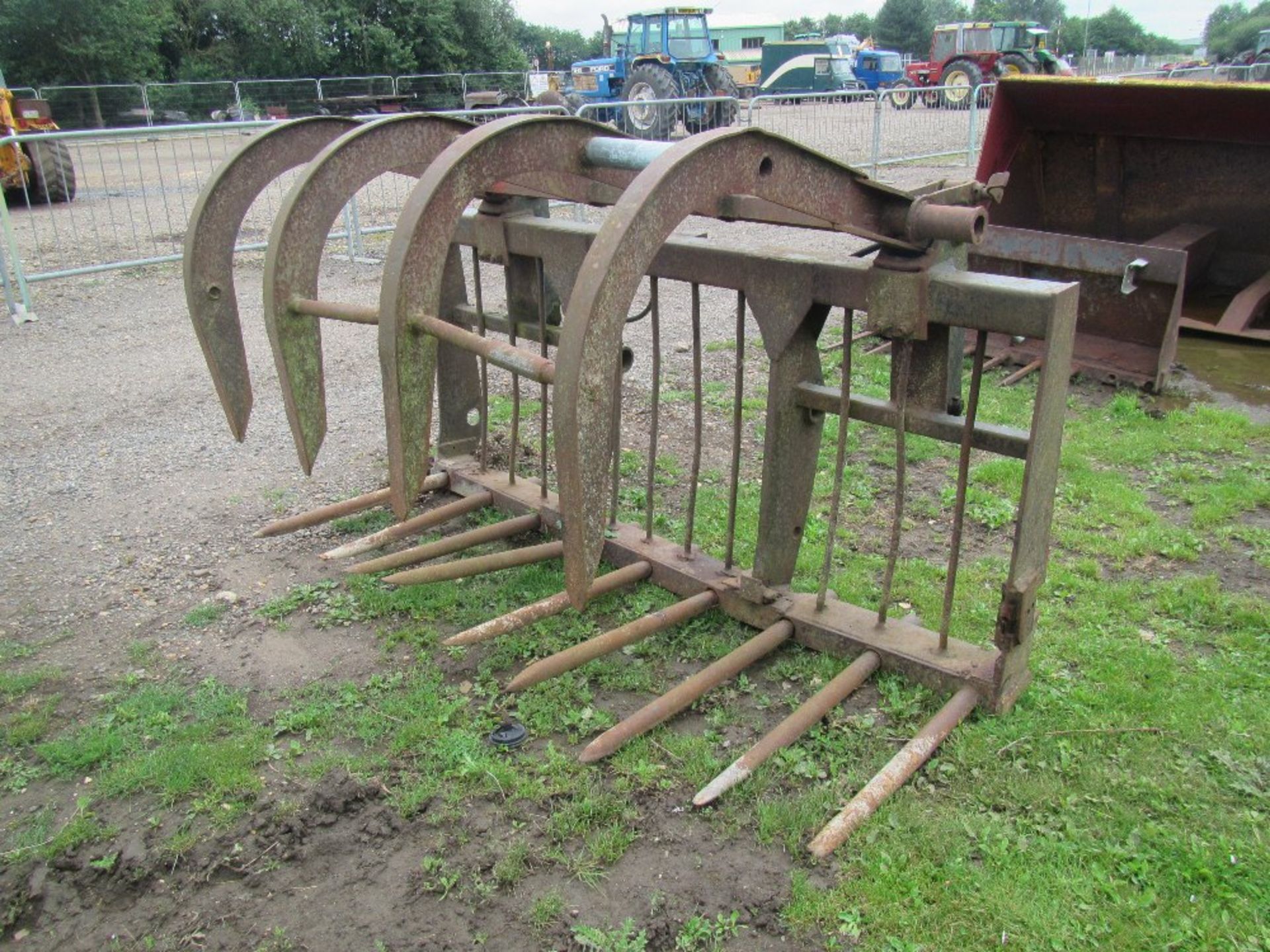 7ft Muck Grab c/w Manitou brackets - Image 5 of 6