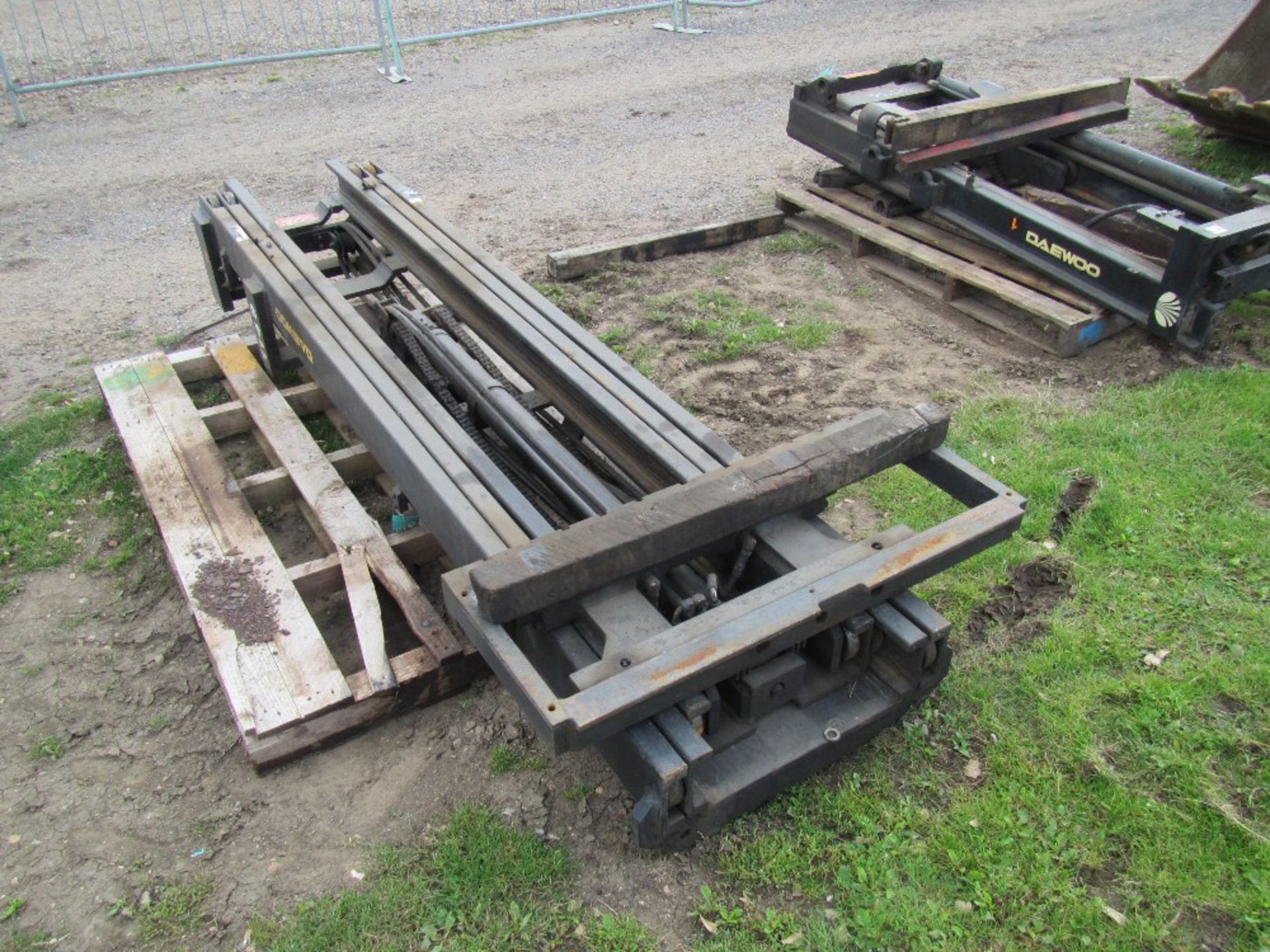 Forklift Mast/Carriage - Image 3 of 4