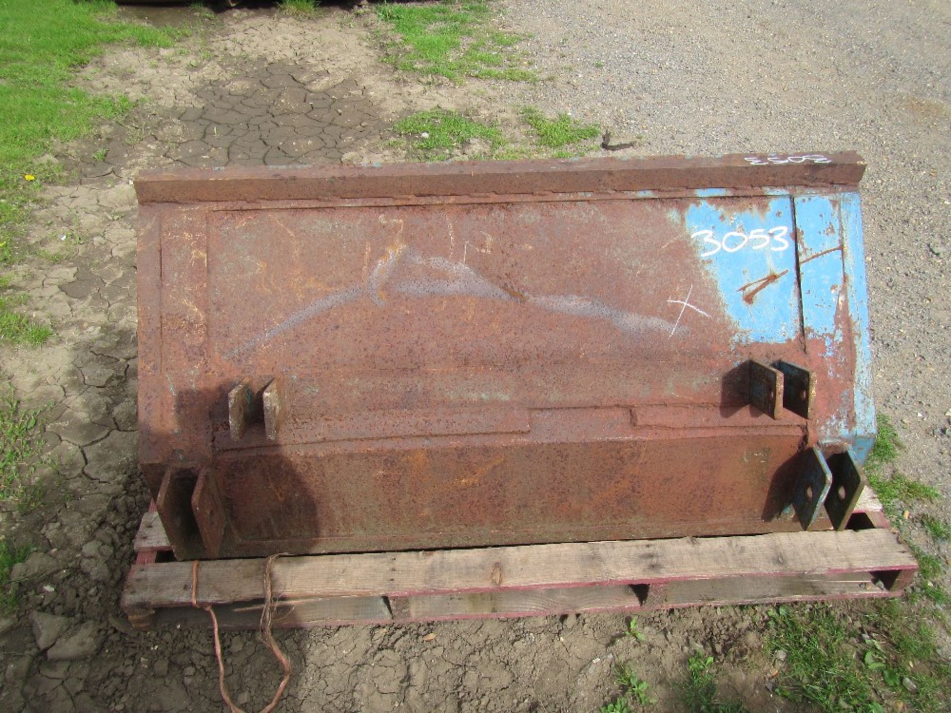 4ft Front Loader Bucket - Image 2 of 6