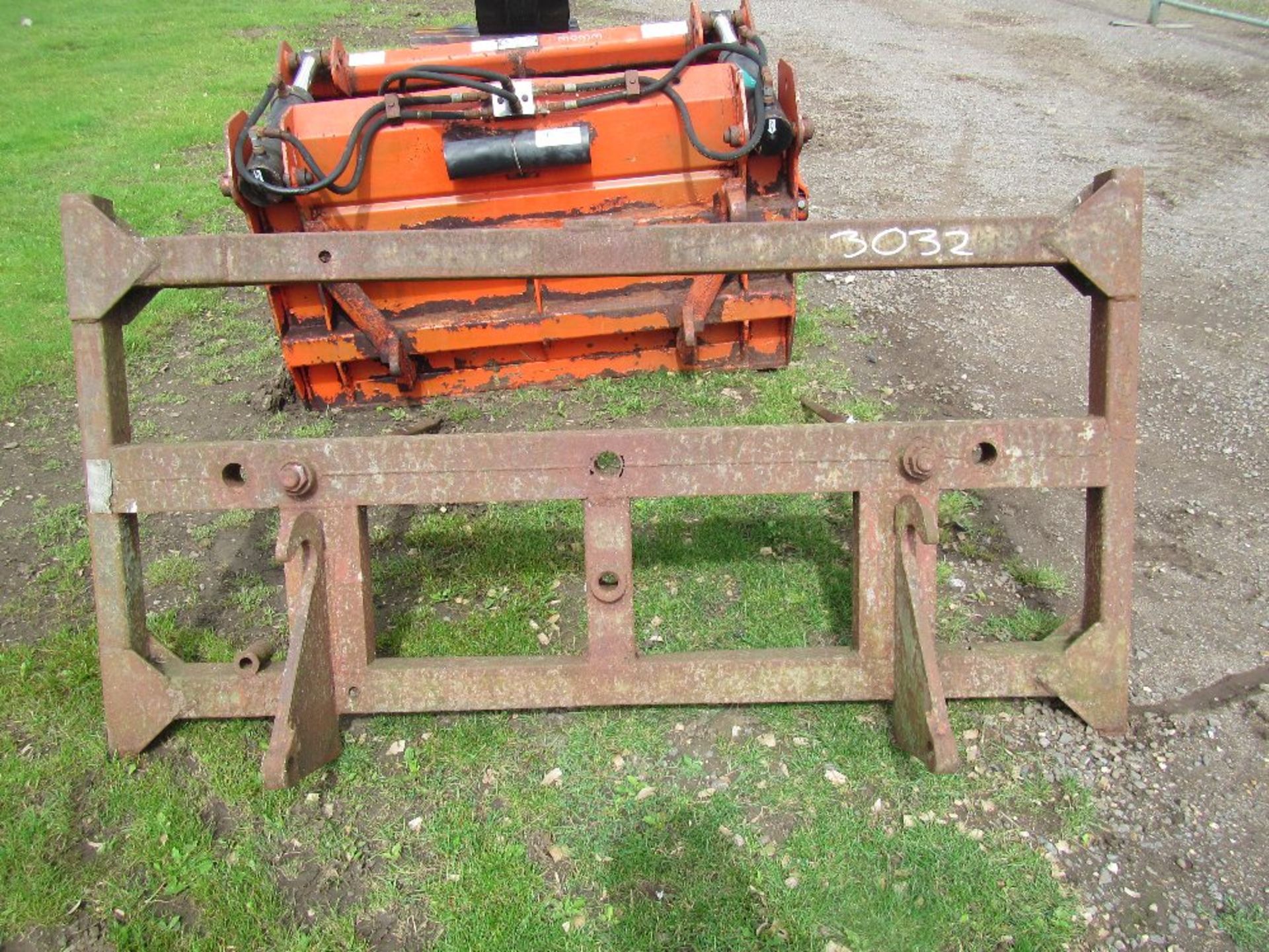 Twin Bale Spike UNRESERVED LOT - Image 2 of 6