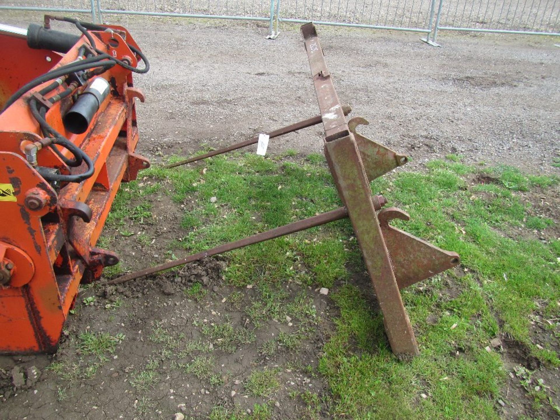 Twin Bale Spike UNRESERVED LOT - Image 4 of 6