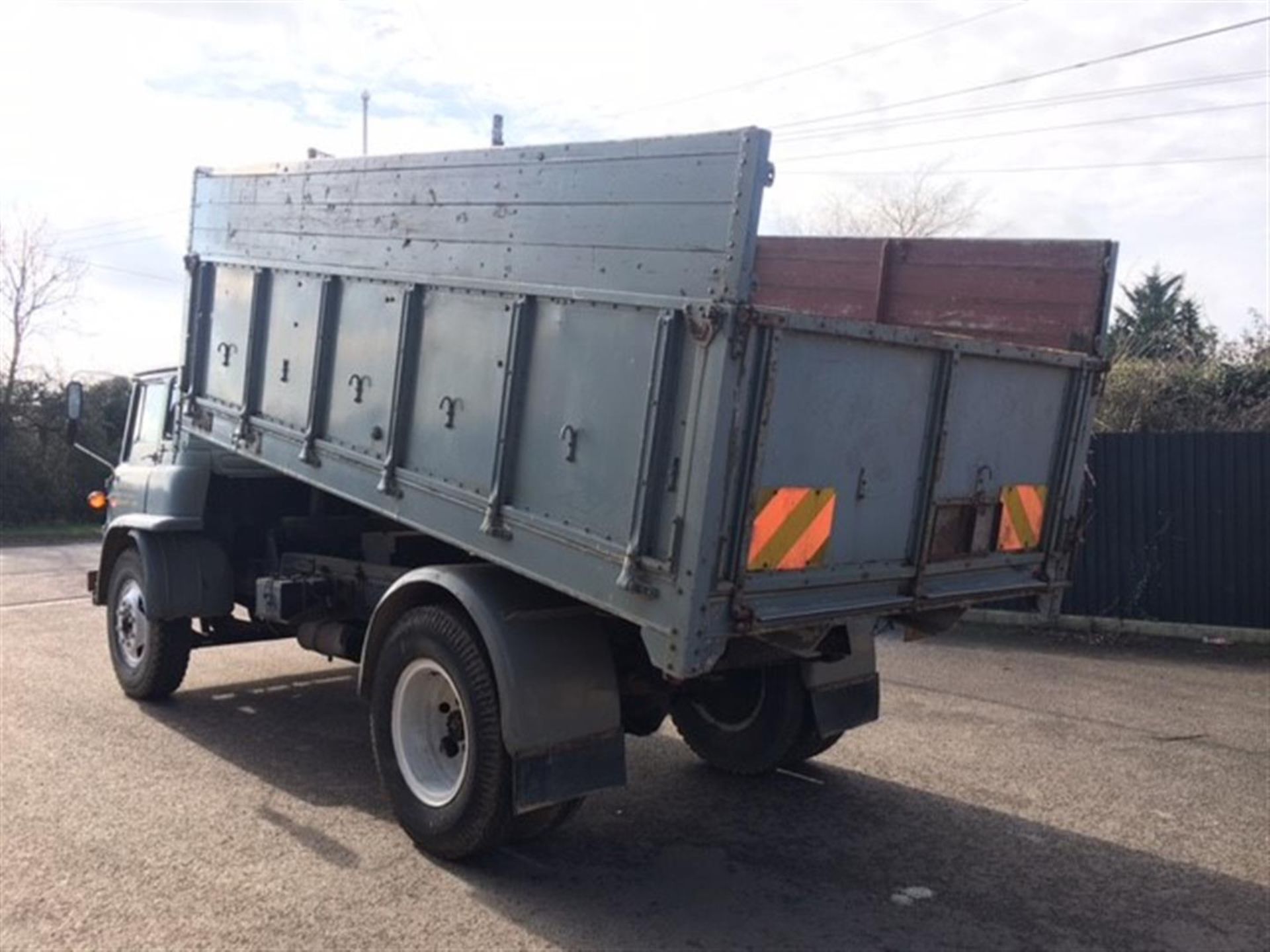 1966 Bedford TK Tipper Reg. No. OTW 111D Chassis No. K9SC5/6828813 One owner and on the same farm - Image 5 of 8