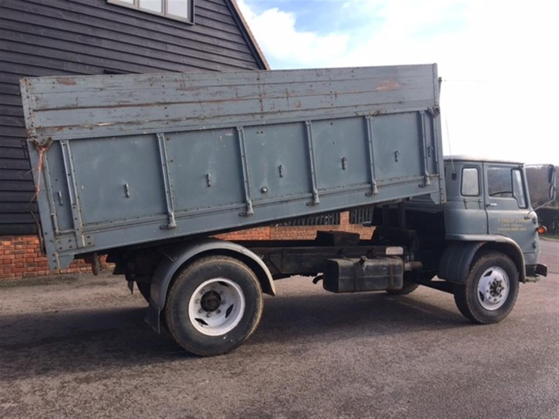 1966 Bedford TK Tipper Reg. No. OTW 111D Chassis No. K9SC5/6828813 One owner and on the same farm - Image 6 of 8