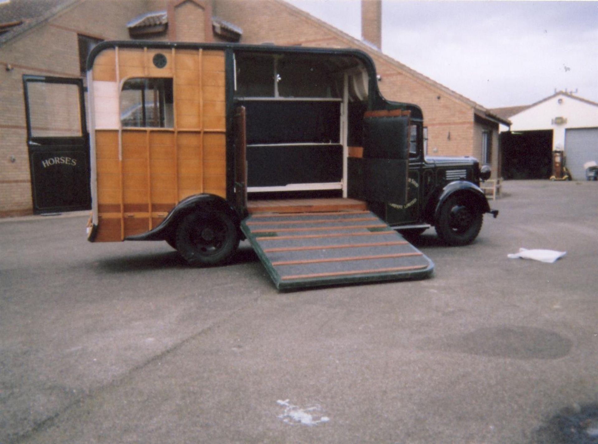 1937 2.7 litre Bedford WLG Horse Box Reg. No. RD 9980 Chassis No. 648882 A fine period horse box - Image 8 of 8