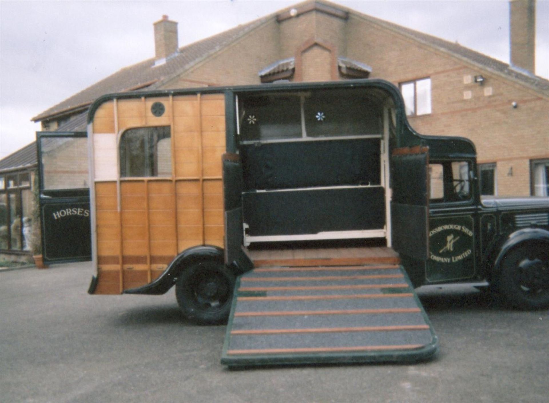 1937 2.7 litre Bedford WLG Horse Box Reg. No. RD 9980 Chassis No. 648882 A fine period horse box - Image 5 of 8