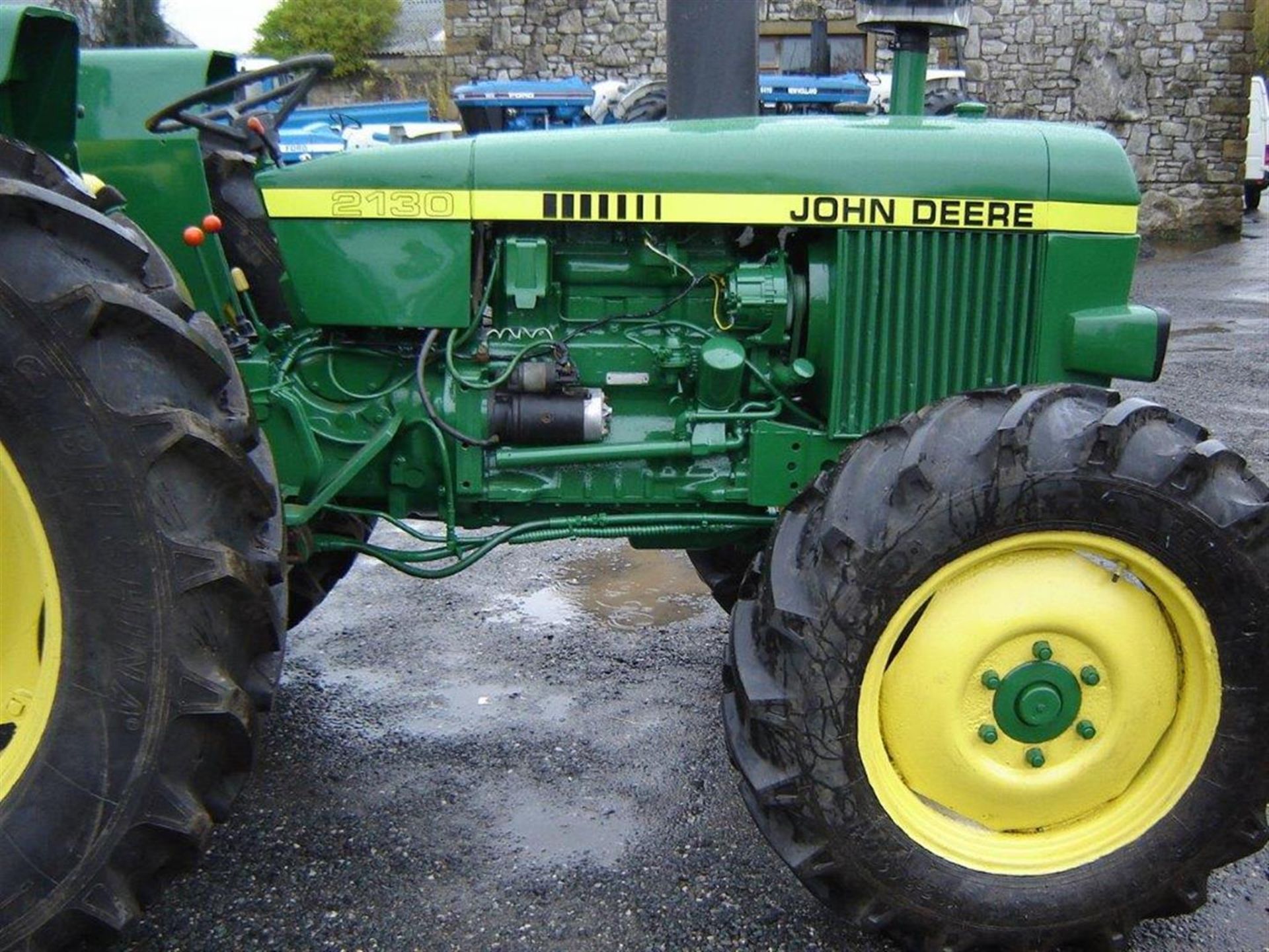 JOHN DEERE 2130 diesel TRACTOR Fitted with mechanical 4wd and spool valves. A well presented example - Image 5 of 6