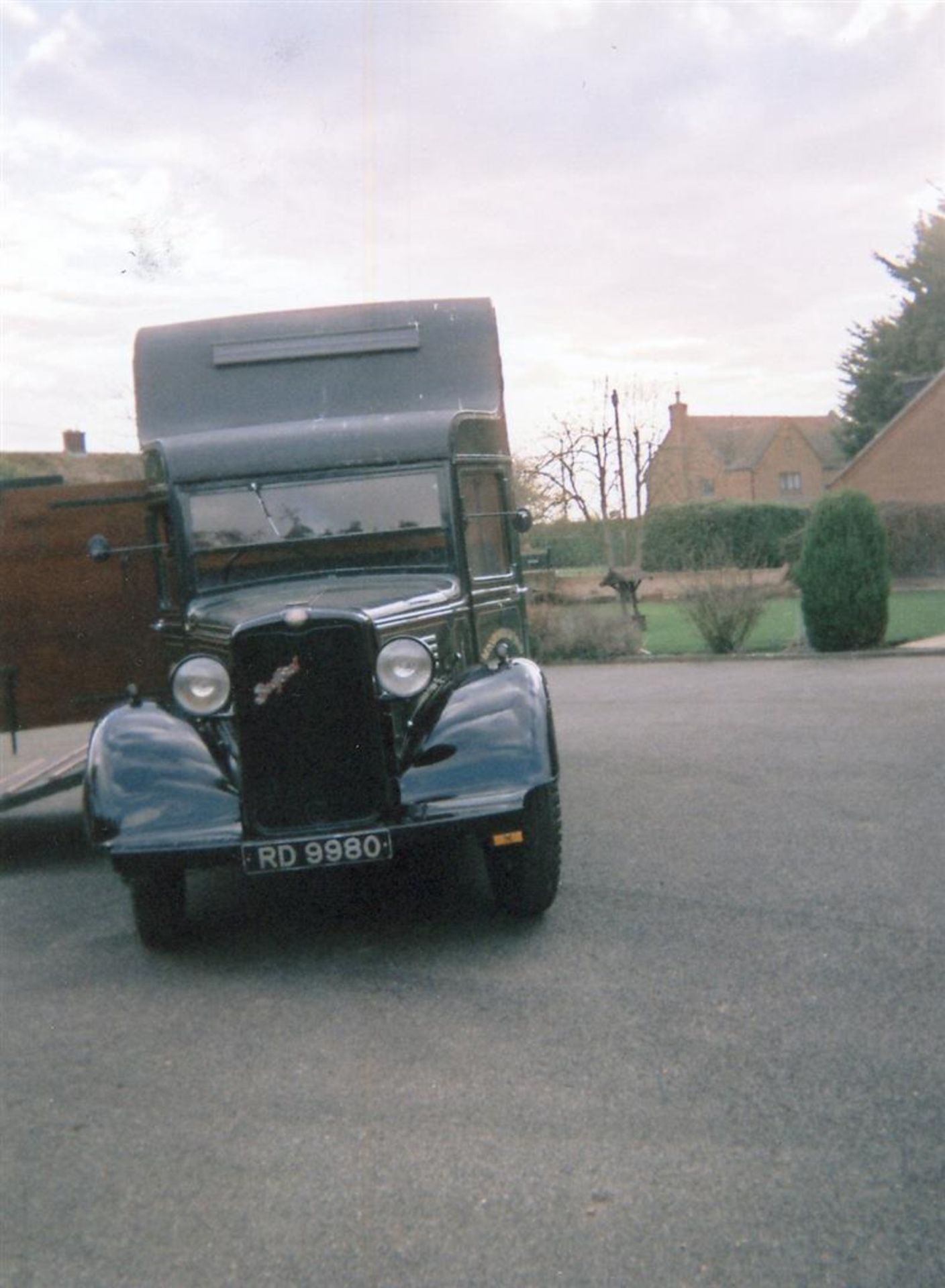 1937 2.7 litre Bedford WLG Horse Box Reg. No. RD 9980 Chassis No. 648882 A fine period horse box - Image 6 of 8