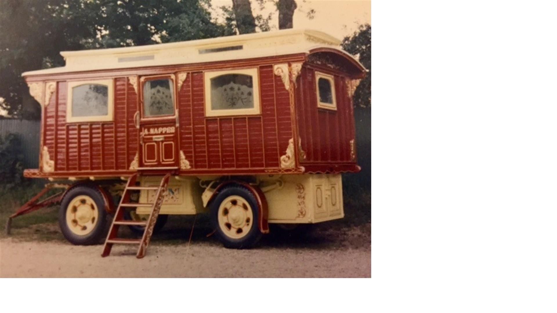 Living wagon in Brayshaw style, the plank clad body with Mollycroft roof, belly box (with initials A - Image 11 of 11