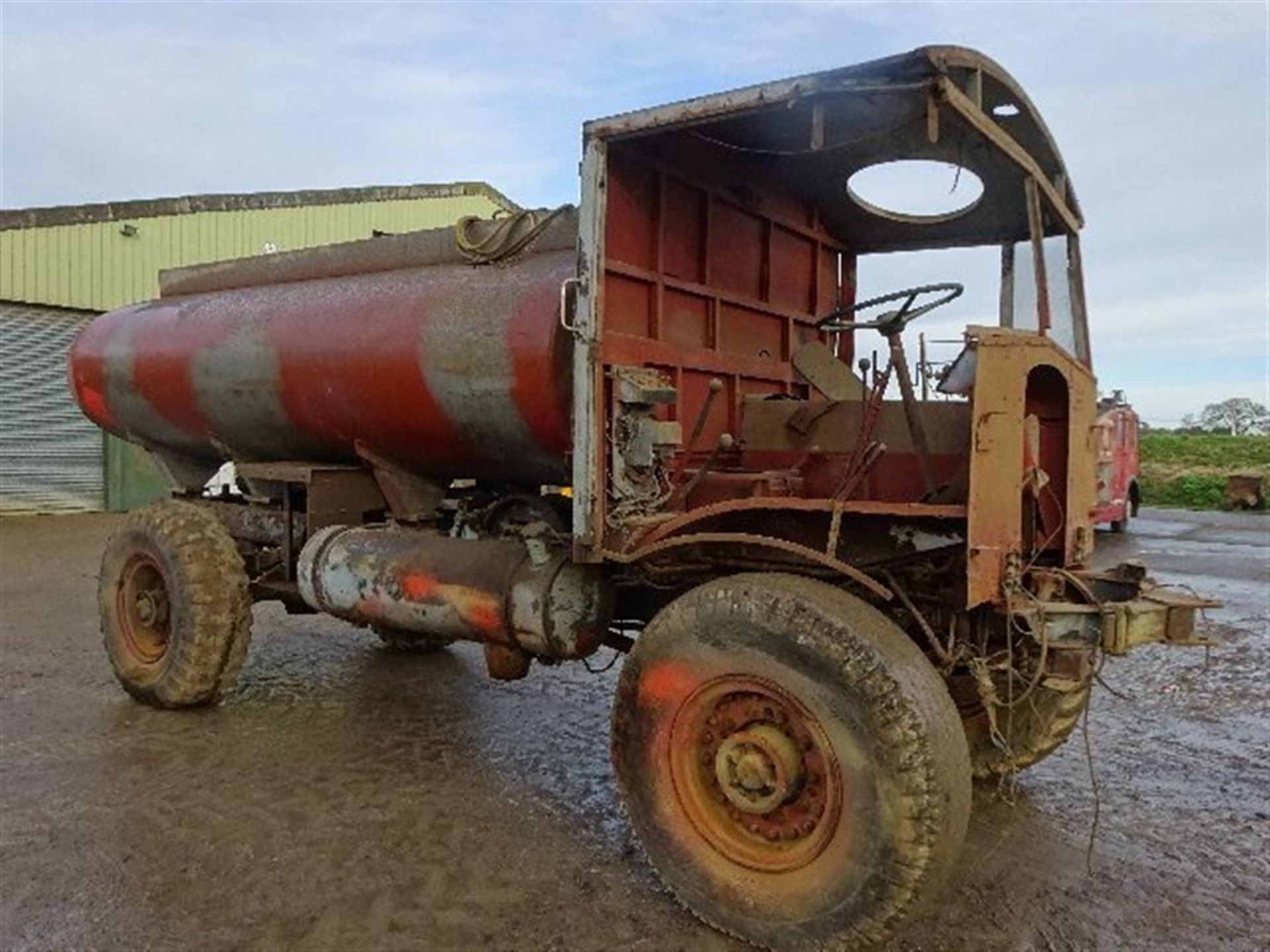 AEC Matador re-fuelling tanker Reg. No. N/A A rolling wooden cabbed tanker with all controls - Image 2 of 2